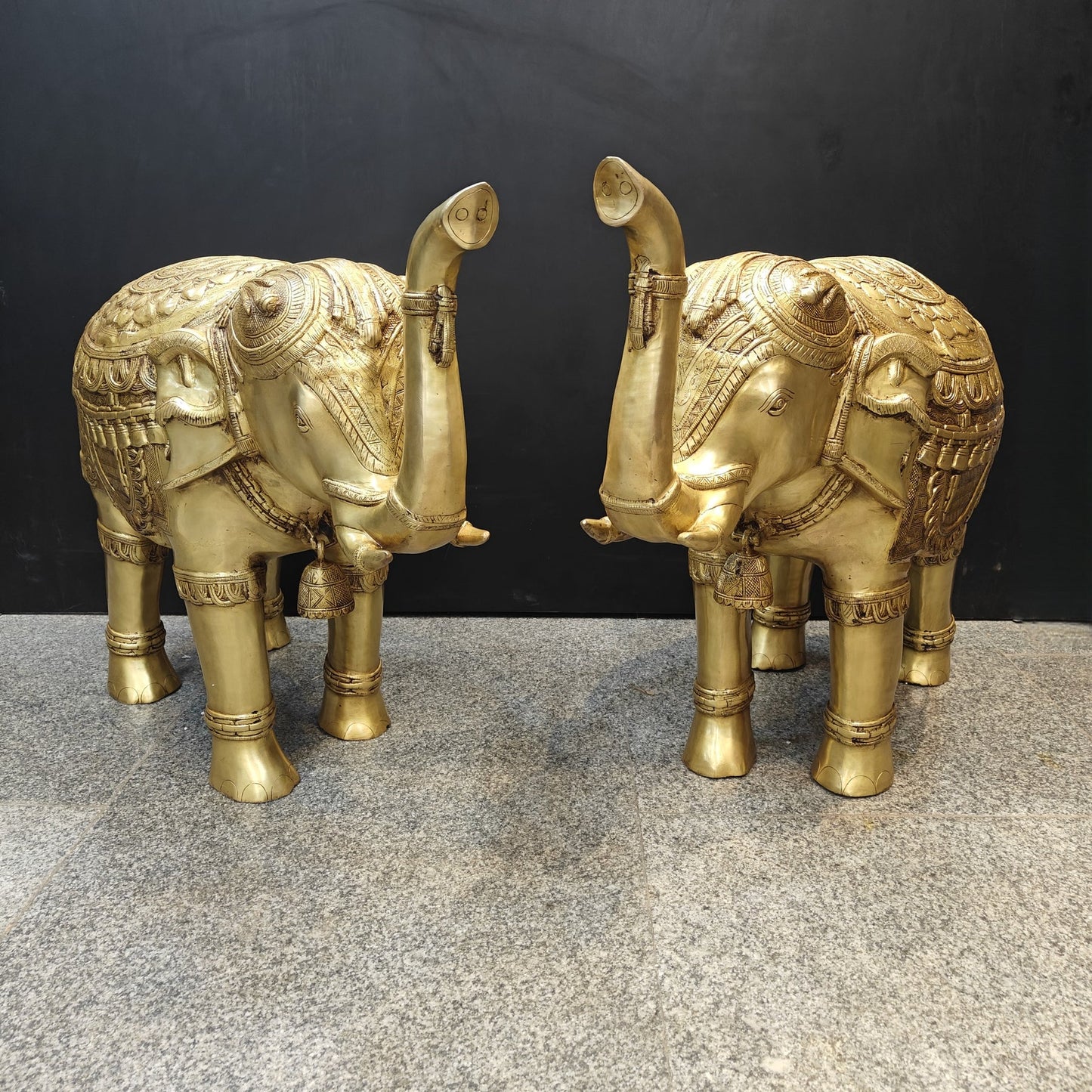 Brassaura® 26 Inch Brass Elephant Pair | Handcrafted Decorative Elephant Statues for Home Entrance, Living Room & Vastu Décor | Antique Finish | 96 Kg