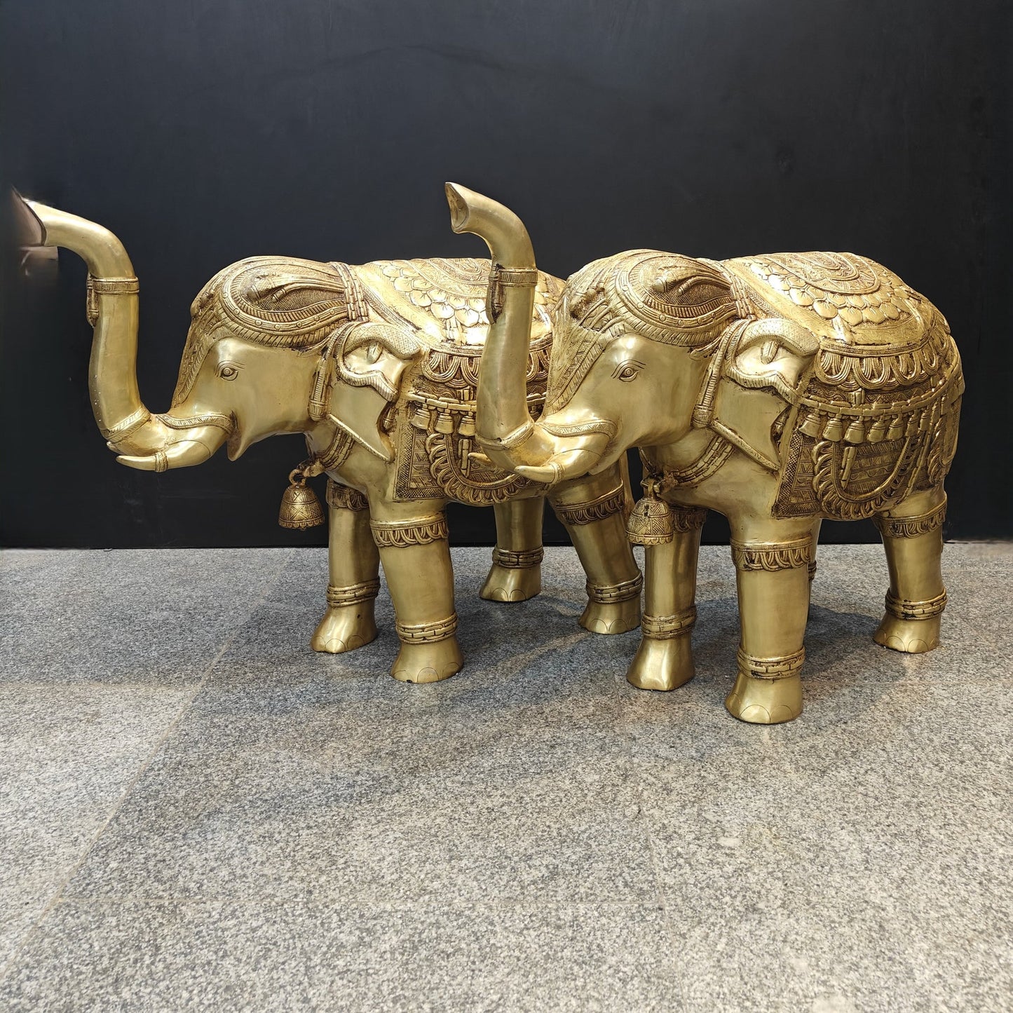 Brassaura® 26 Inch Brass Elephant Pair | Handcrafted Decorative Elephant Statues for Home Entrance, Living Room & Vastu Décor | Antique Finish | 96 Kg