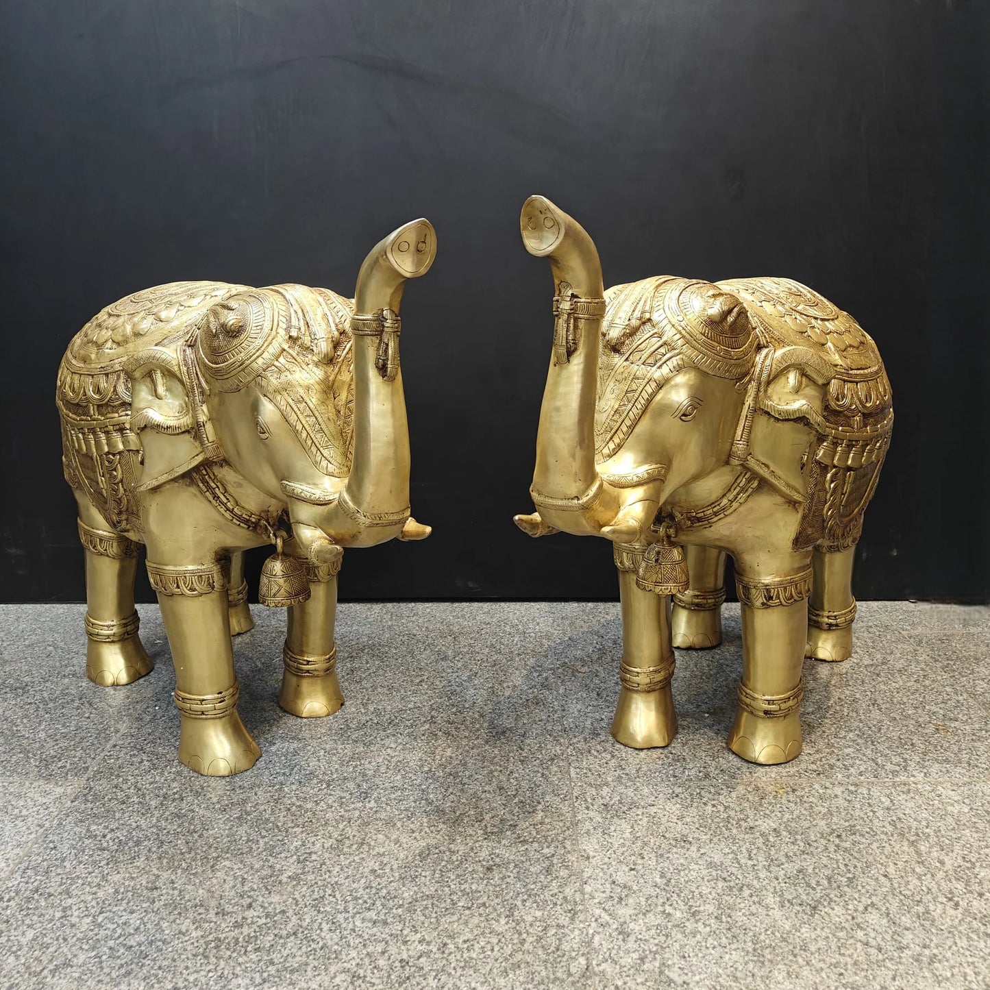 Brassaura® 26 Inch Brass Elephant Pair | Handcrafted Decorative Elephant Statues for Home Entrance, Living Room & Vastu Décor | Antique Finish | 96 Kg