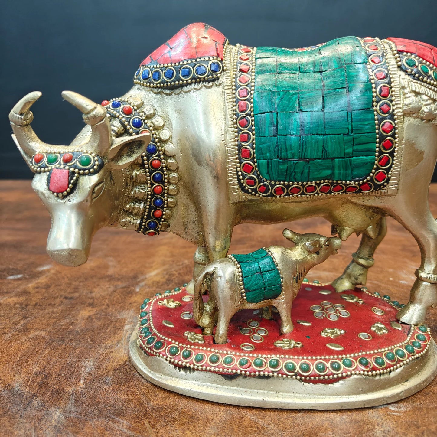 Brassaura® Handmade Brass Kamadhenu Cow with Calf Idol | Decorative Stone Inlay Gau Mata Statue for Home Temple, Pooja Room & Vastu | Sacred Brass Cow Murti | 7 Inch | 3.3 Kg
