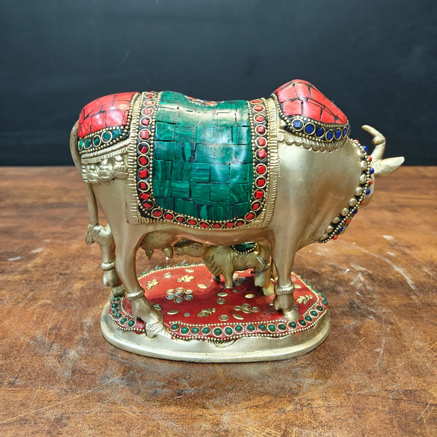 Brassaura® Handmade Brass Kamadhenu Cow with Calf Idol | Decorative Stone Inlay Gau Mata Statue for Home Temple, Pooja Room & Vastu | Sacred Brass Cow Murti | 7 Inch | 3.3 Kg