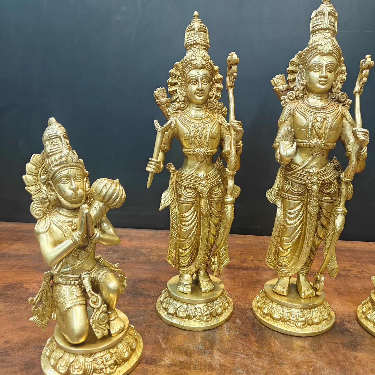 ब्रासोरा® वृंदावन वेणुगोपाल कृष्ण पीतल की प्रतिमा मोर के साथ | एंटीक नीला और सुनहरा रंग | ऊँचाई 20 इंच