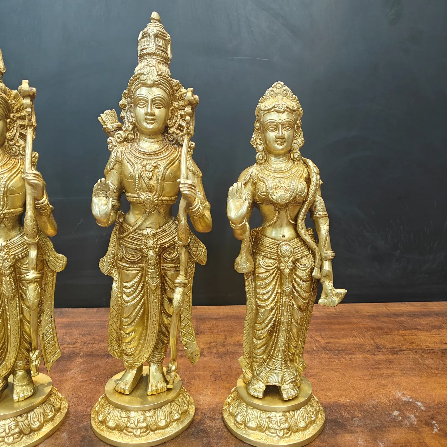 ब्रासोरा® वृंदावन वेणुगोपाल कृष्ण पीतल की प्रतिमा मोर के साथ | एंटीक नीला और सुनहरा रंग | ऊँचाई 20 इंच