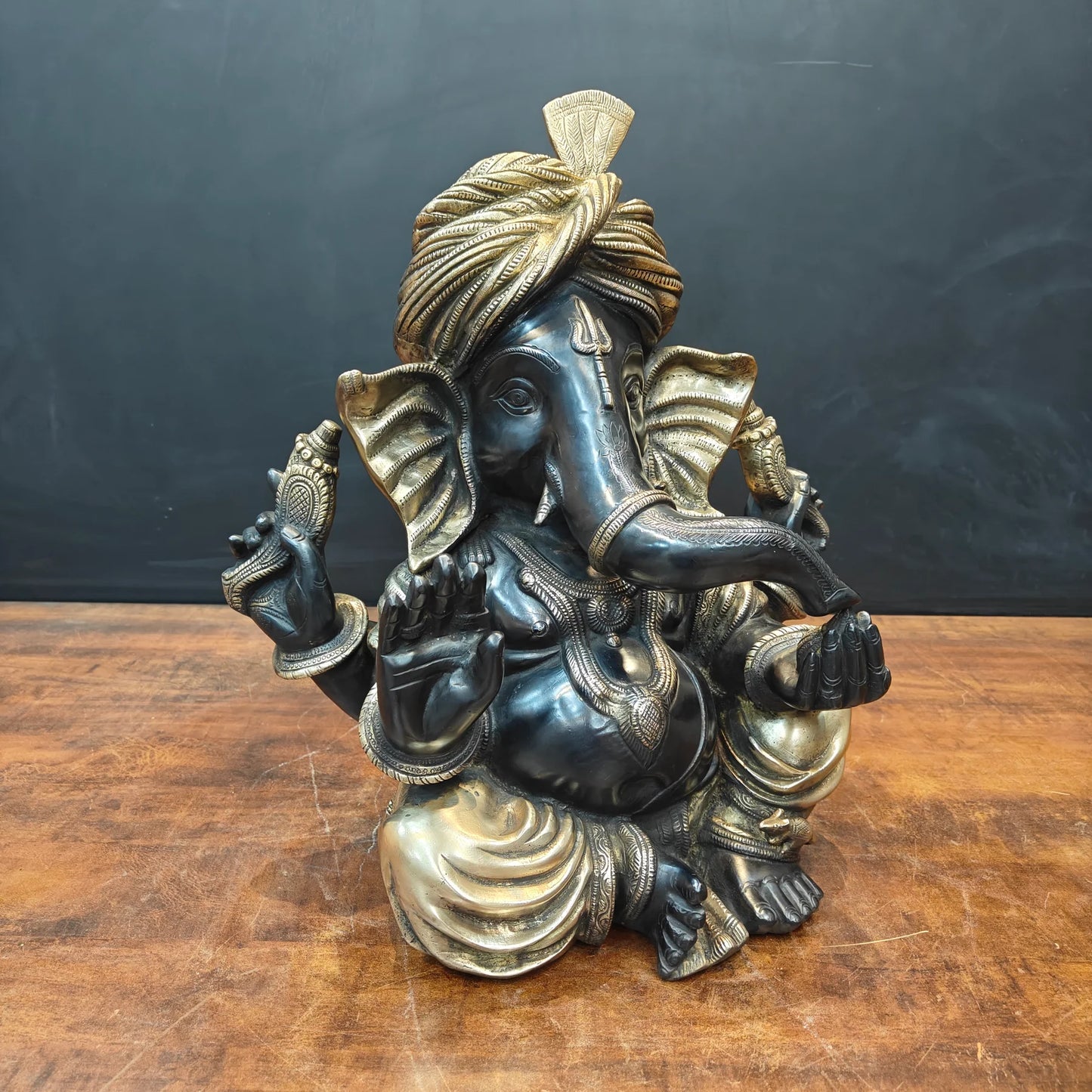 ब्रासोरा® वृंदावन वेणुगोपाल कृष्ण पीतल की प्रतिमा मोर के साथ | एंटीक नीला और सुनहरा रंग | ऊँचाई 20 इंच