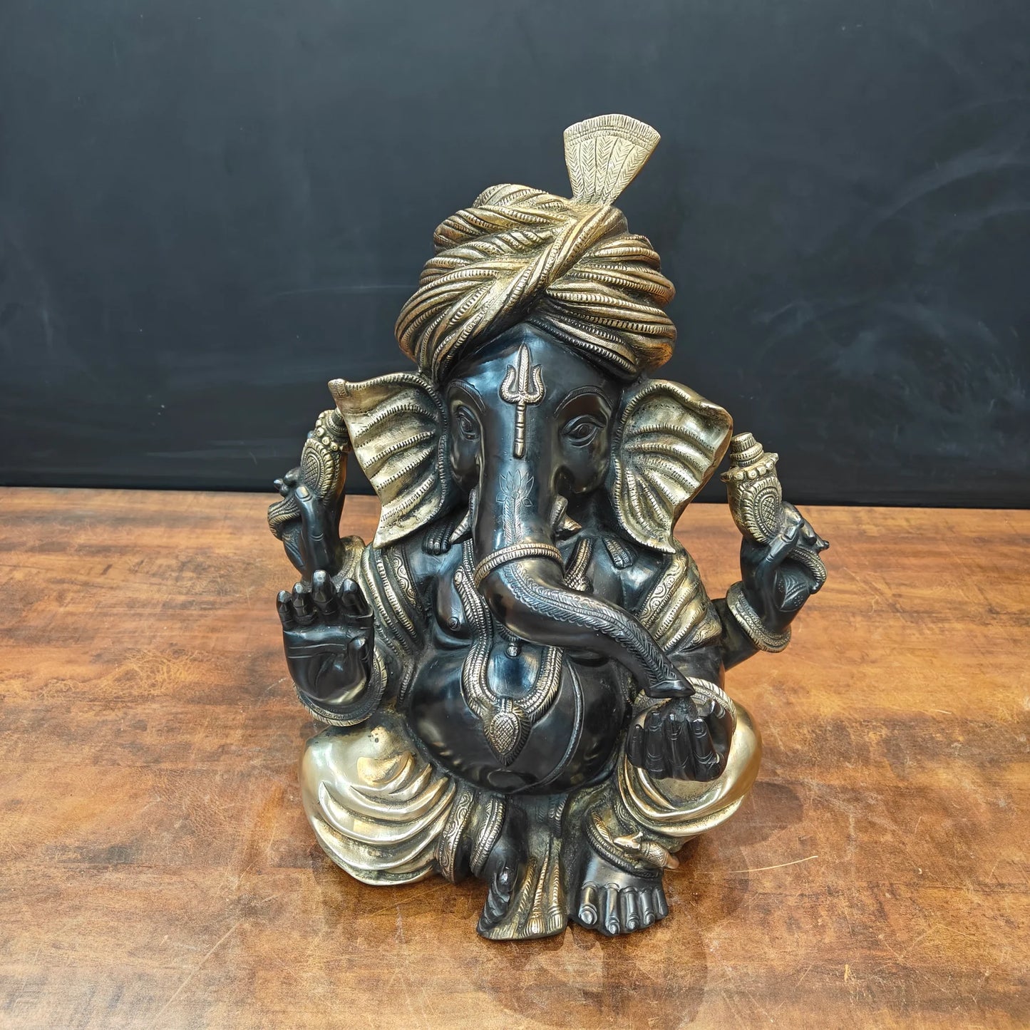 ब्रासोरा® वृंदावन वेणुगोपाल कृष्ण पीतल की प्रतिमा मोर के साथ | एंटीक नीला और सुनहरा रंग | ऊँचाई 20 इंच
