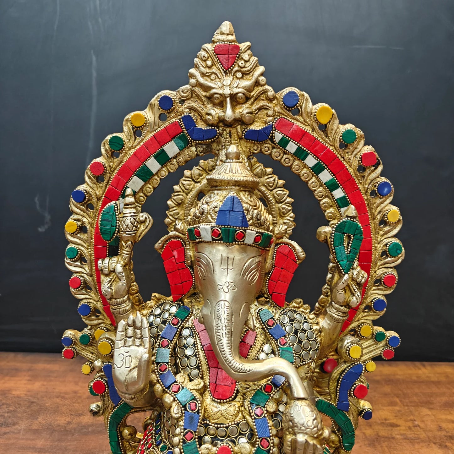 Brassaura® Handcrafted Brass Lord Ganesha Idol with Decorative Prabhavali Arch | Premium Ganpati Statue for Home Temple, Living Room & Office Décor | 18 Inches | 13 Kg