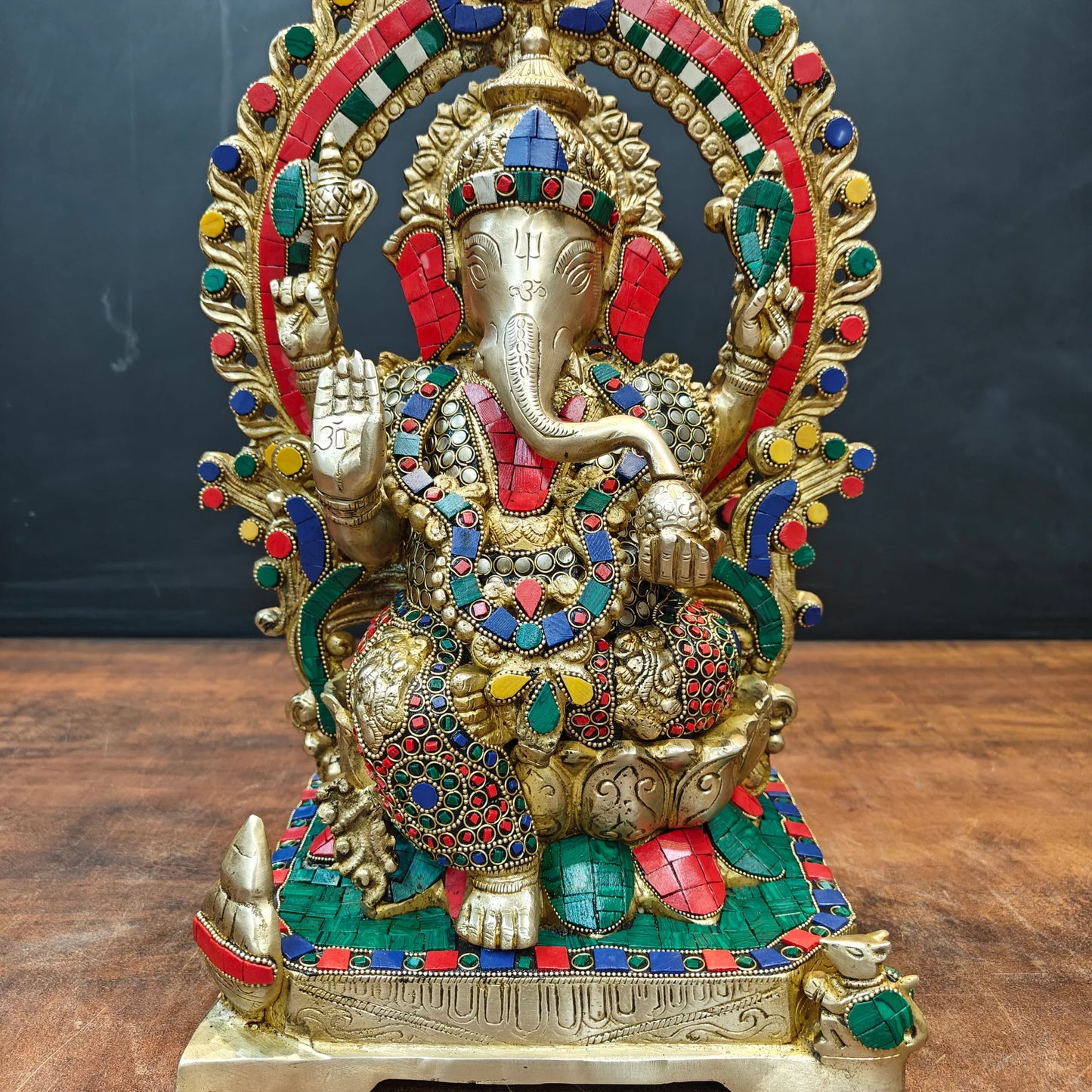 Brassaura® Handcrafted Brass Lord Ganesha Idol with Decorative Prabhavali Arch | Premium Ganpati Statue for Home Temple, Living Room & Office Décor | 18 Inches | 13 Kg
