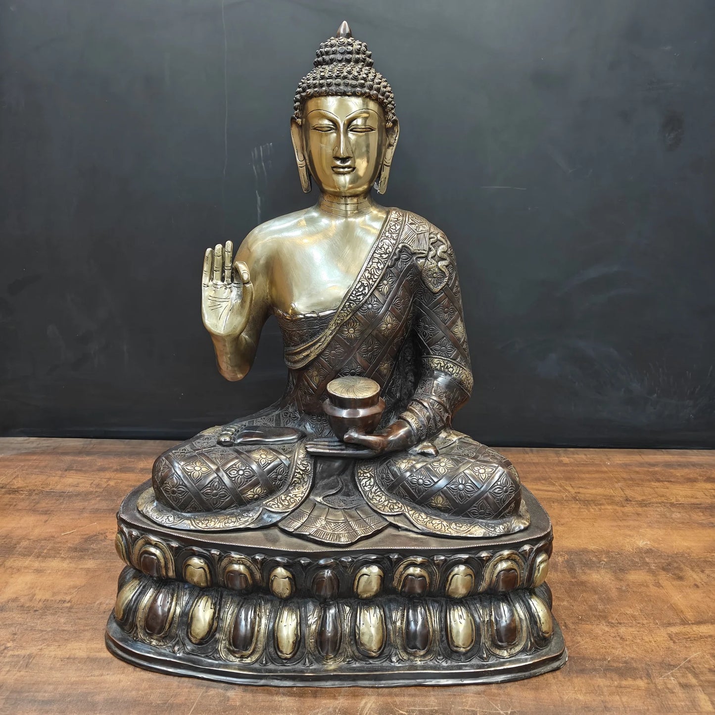 Brassaura® Brass Buddha Statue with Alms Bowl | Antique Finish Sitting Buddha Idol in Abhaya Mudra | Spiritual Home Temple, Meditation & Living Room Décor | 29 Inches | 33 Kg