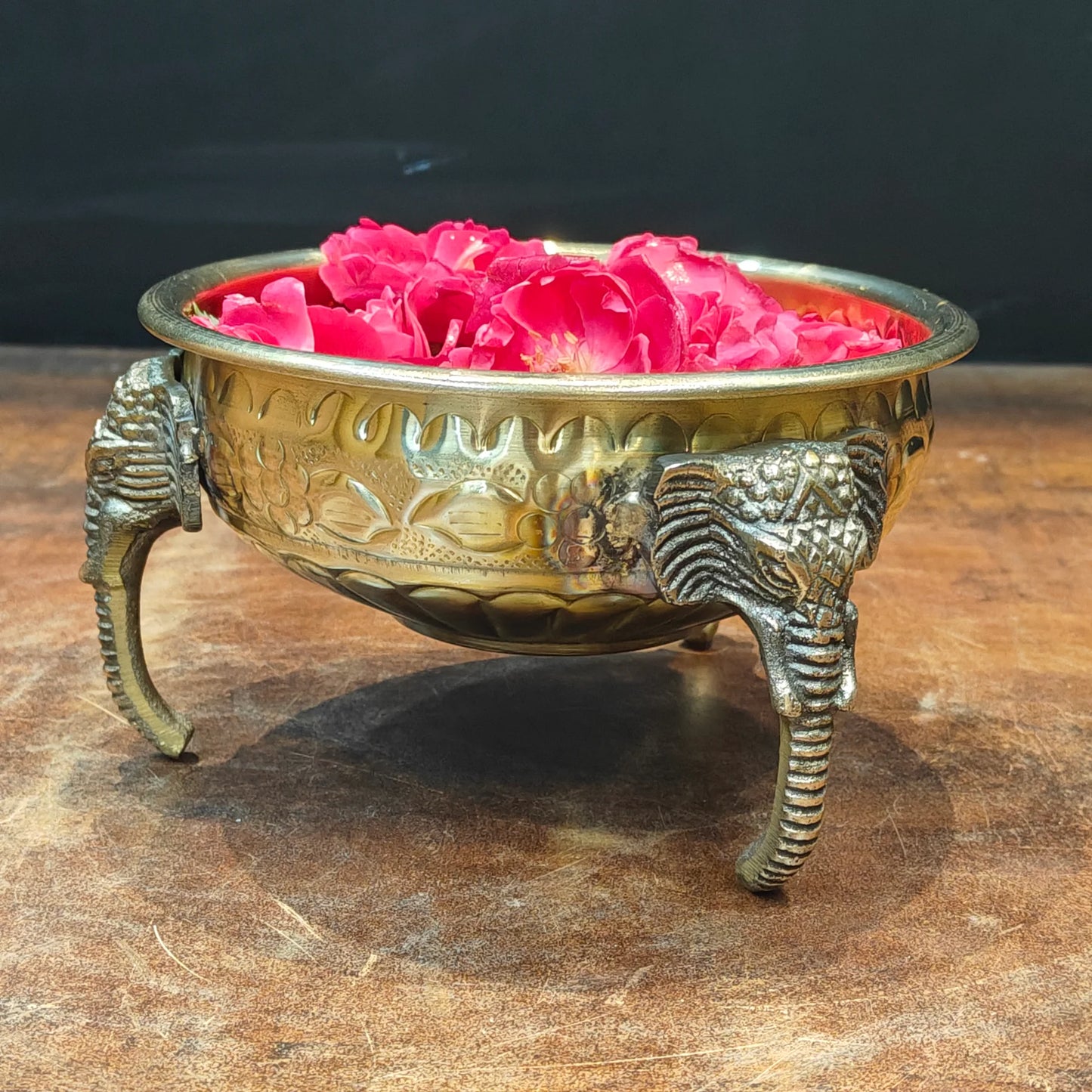 ब्रासोरा® वृंदावन वेणुगोपाल कृष्ण पीतल की प्रतिमा मोर के साथ | एंटीक नीला और सुनहरा रंग | ऊँचाई 20 इंच