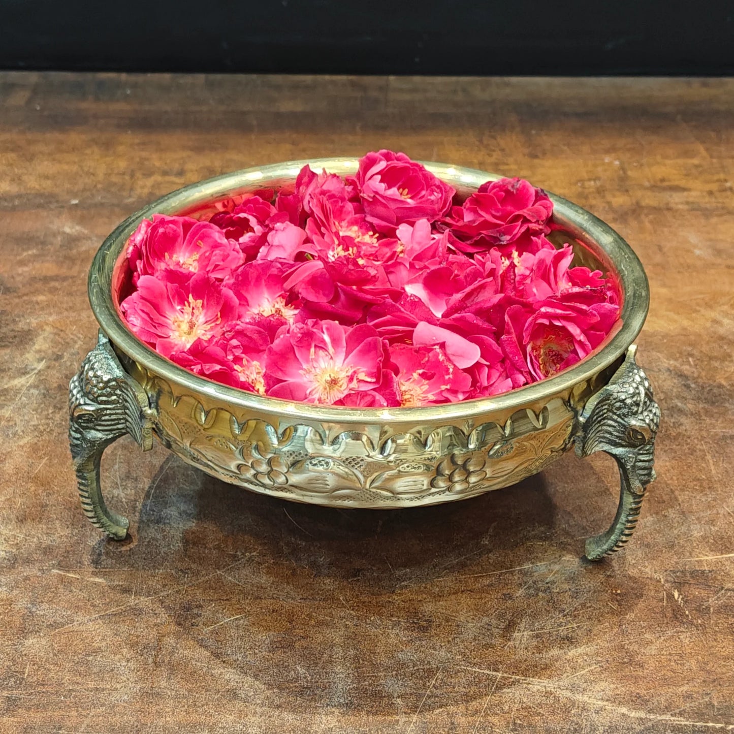 Brassaura® Handmade Brass Urli Bowl with Elephant Legs | Decorative Flower Urli for Home Entrance, Living Room & Pooja Décor | Height 3.8 Inches | 0.70 Kg