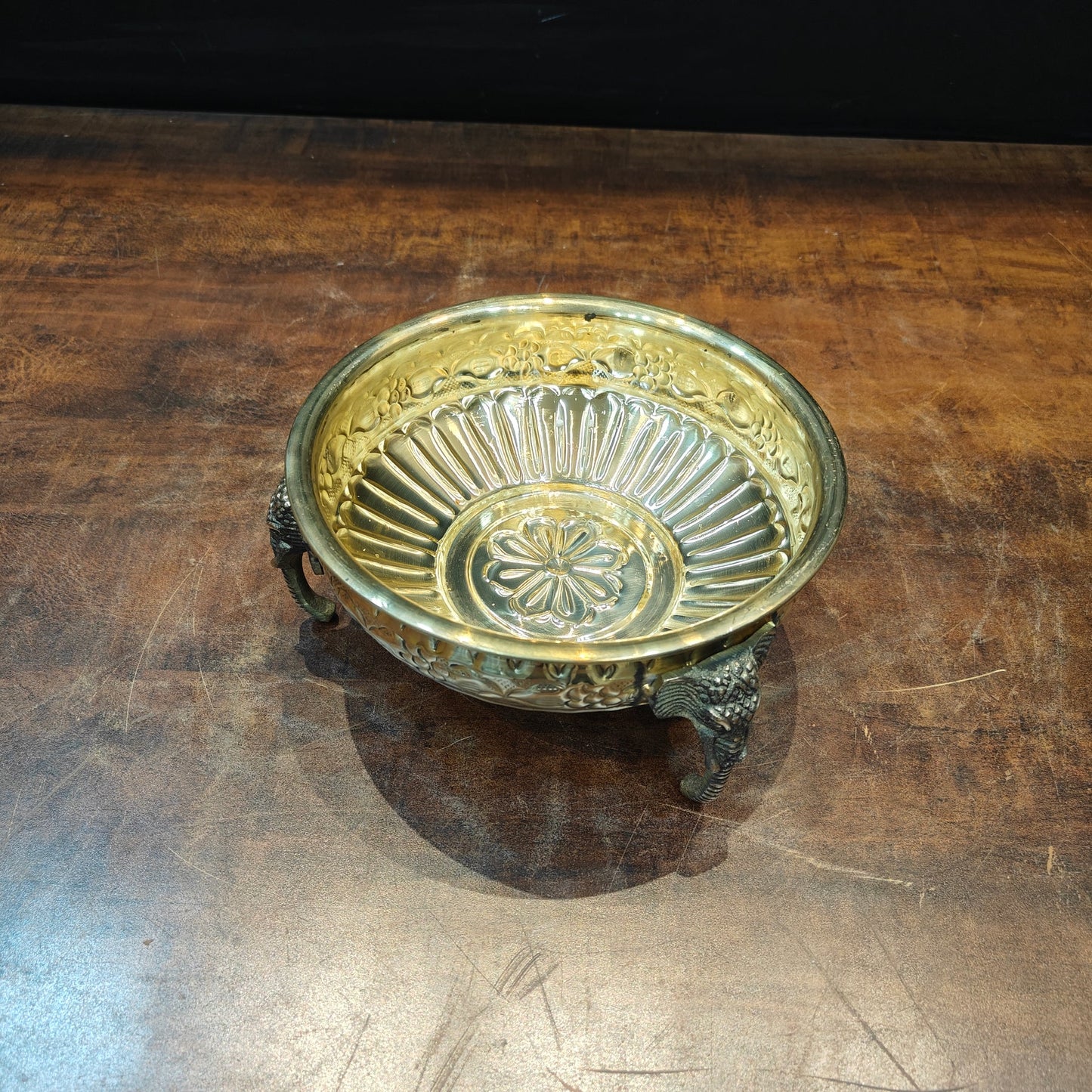 Brassaura® Handmade Brass Urli Bowl with Elephant Legs | Decorative Flower Urli for Home Entrance, Living Room & Pooja Décor | Height 3.8 Inches | 0.70 Kg