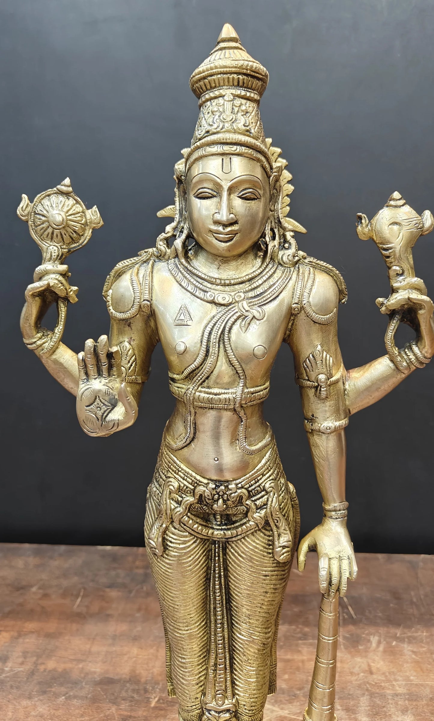 ब्रासोरा® वृंदावन वेणुगोपाल कृष्ण पीतल की प्रतिमा मोर के साथ | एंटीक नीला और सुनहरा रंग | ऊँचाई 20 इंच