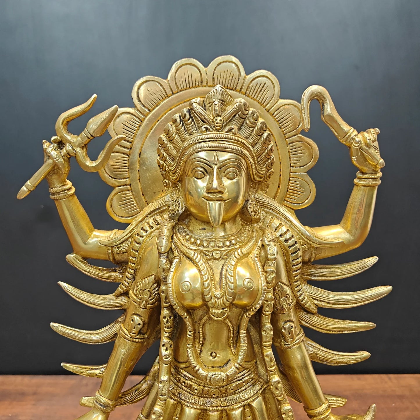 ब्रासोरा® वृंदावन वेणुगोपाल कृष्ण पीतल की प्रतिमा मोर के साथ | एंटीक नीला और सुनहरा रंग | ऊँचाई 20 इंच