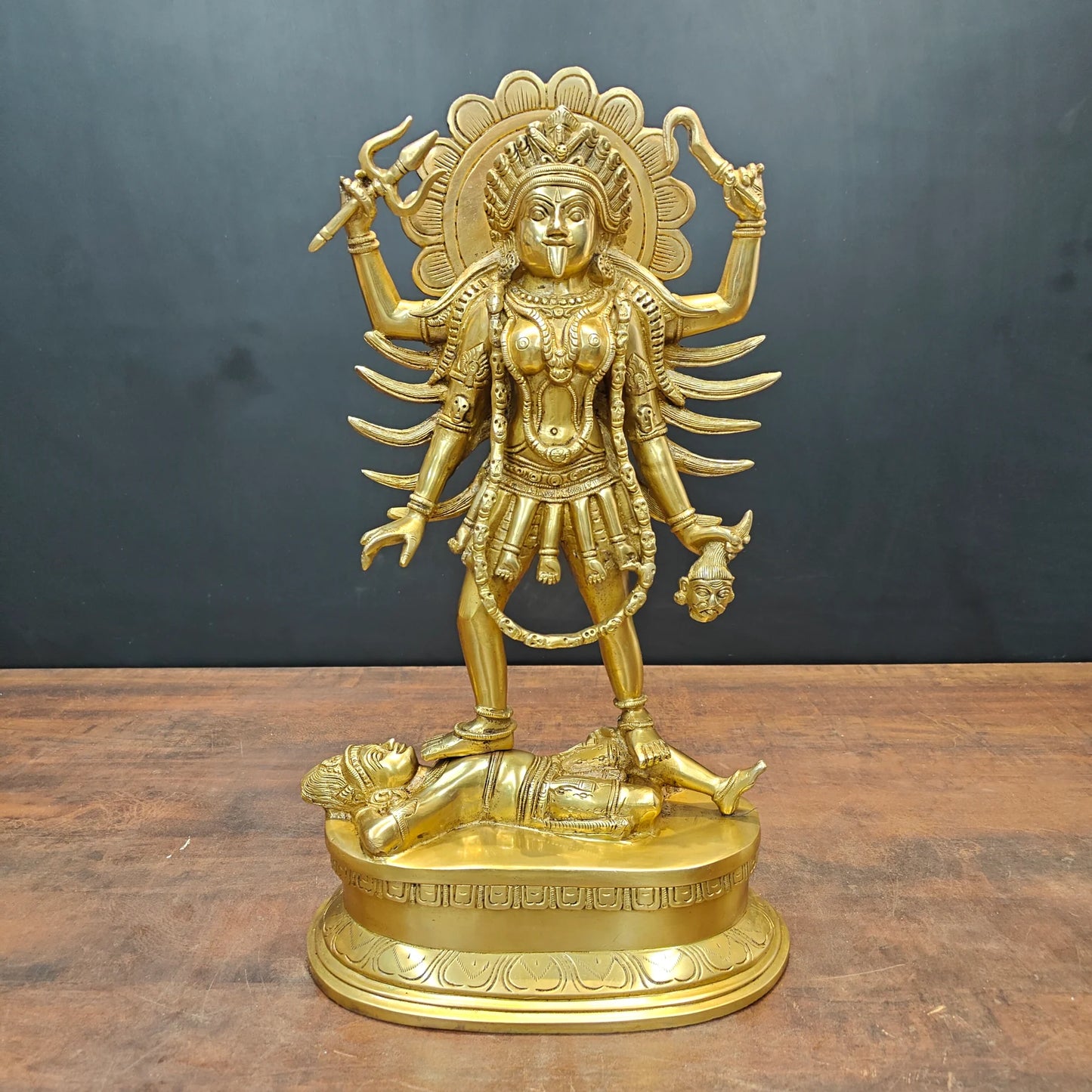 ब्रासोरा® वृंदावन वेणुगोपाल कृष्ण पीतल की प्रतिमा मोर के साथ | एंटीक नीला और सुनहरा रंग | ऊँचाई 20 इंच
