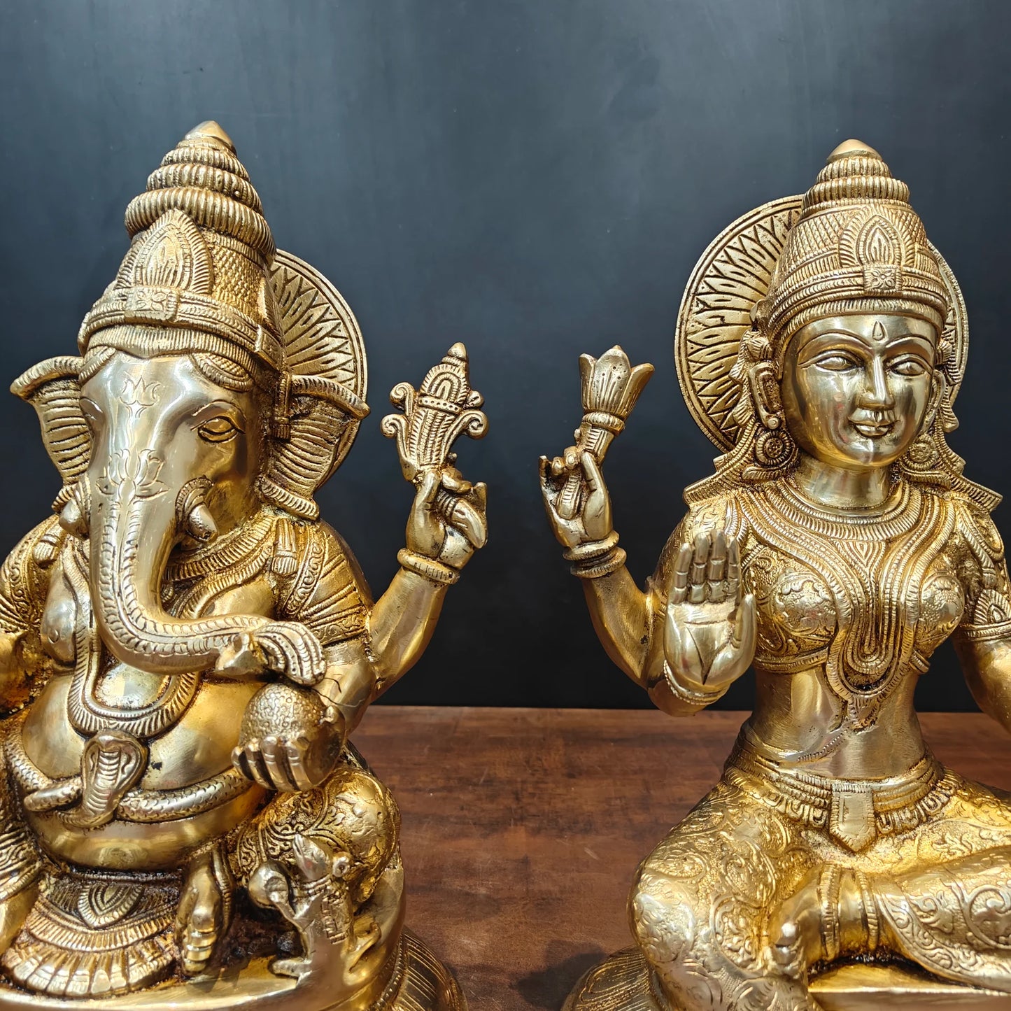 ब्रासोरा® वृंदावन वेणुगोपाल कृष्ण पीतल की प्रतिमा मोर के साथ | एंटीक नीला और सुनहरा रंग | ऊँचाई 20 इंच