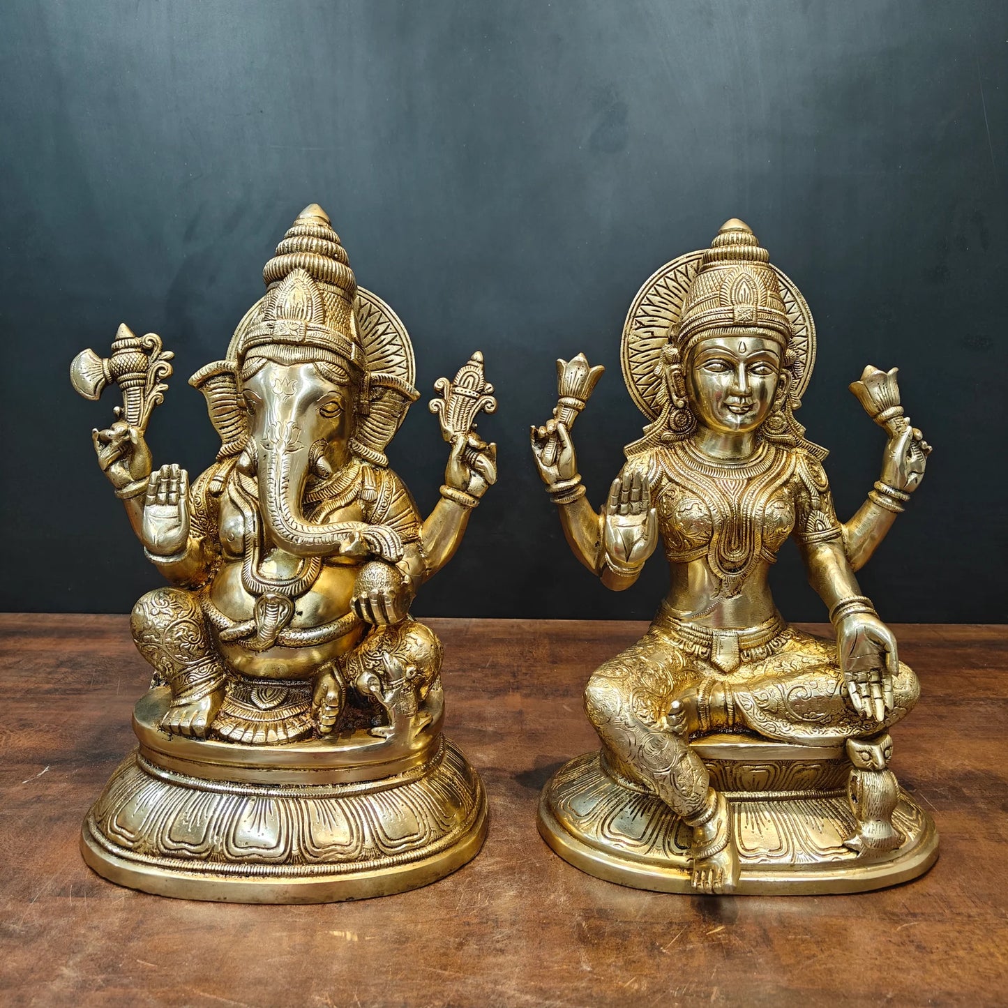 ब्रासोरा® वृंदावन वेणुगोपाल कृष्ण पीतल की प्रतिमा मोर के साथ | एंटीक नीला और सुनहरा रंग | ऊँचाई 20 इंच