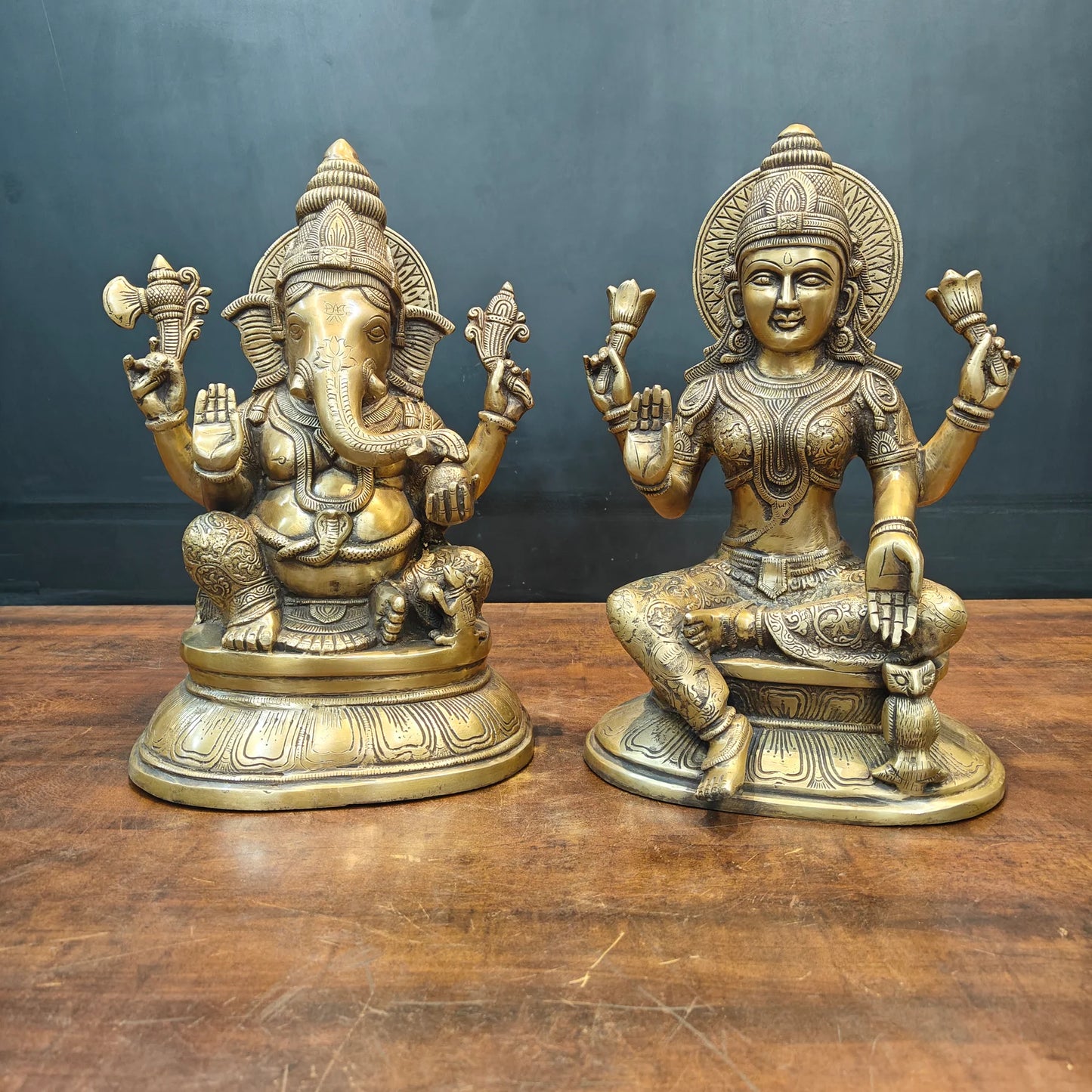 ब्रासोरा® वृंदावन वेणुगोपाल कृष्ण पीतल की प्रतिमा मोर के साथ | एंटीक नीला और सुनहरा रंग | ऊँचाई 20 इंच