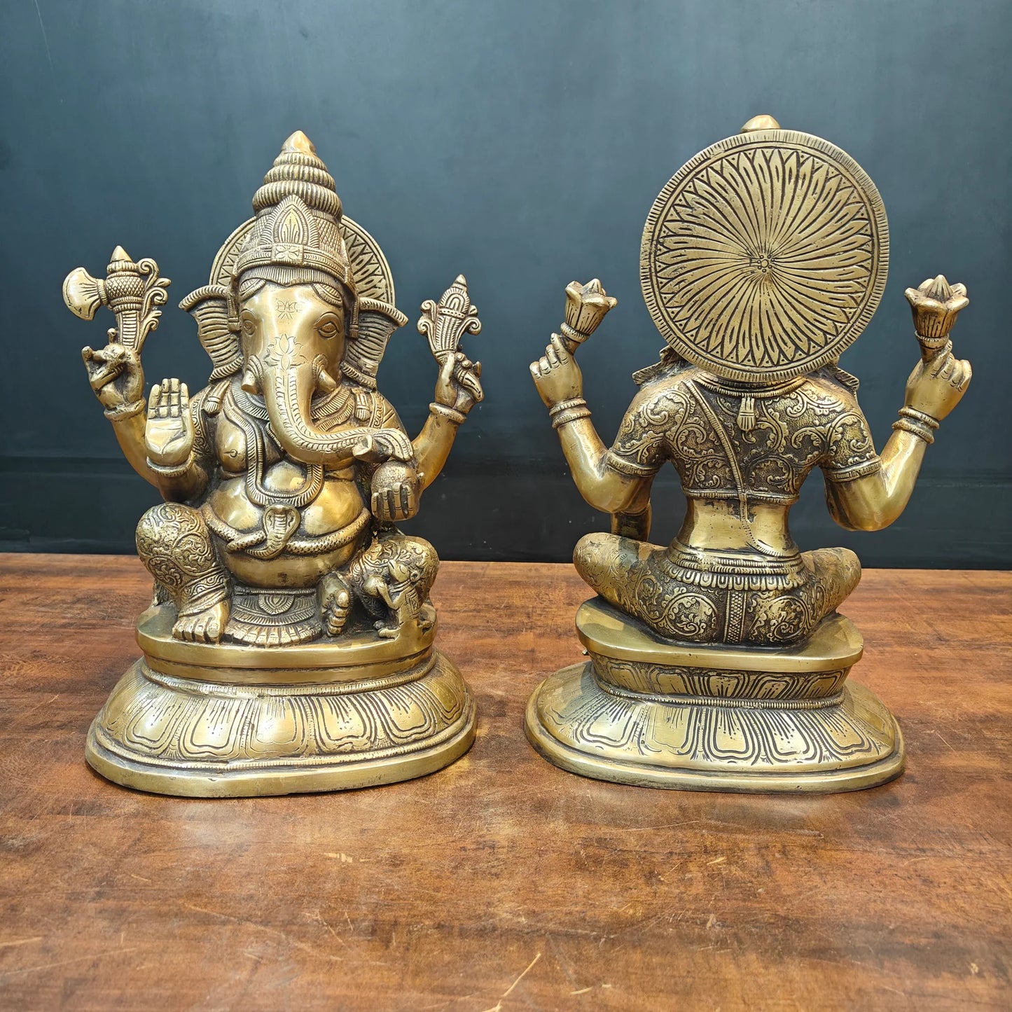 ब्रासोरा® वृंदावन वेणुगोपाल कृष्ण पीतल की प्रतिमा मोर के साथ | एंटीक नीला और सुनहरा रंग | ऊँचाई 20 इंच