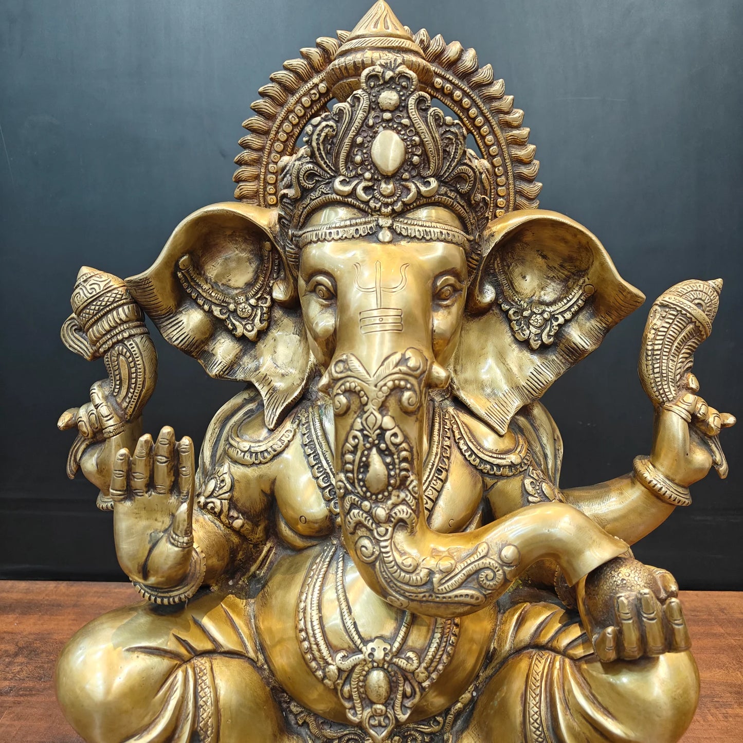 ब्रासोरा® वृंदावन वेणुगोपाल कृष्ण पीतल की प्रतिमा मोर के साथ | एंटीक नीला और सुनहरा रंग | ऊँचाई 20 इंच