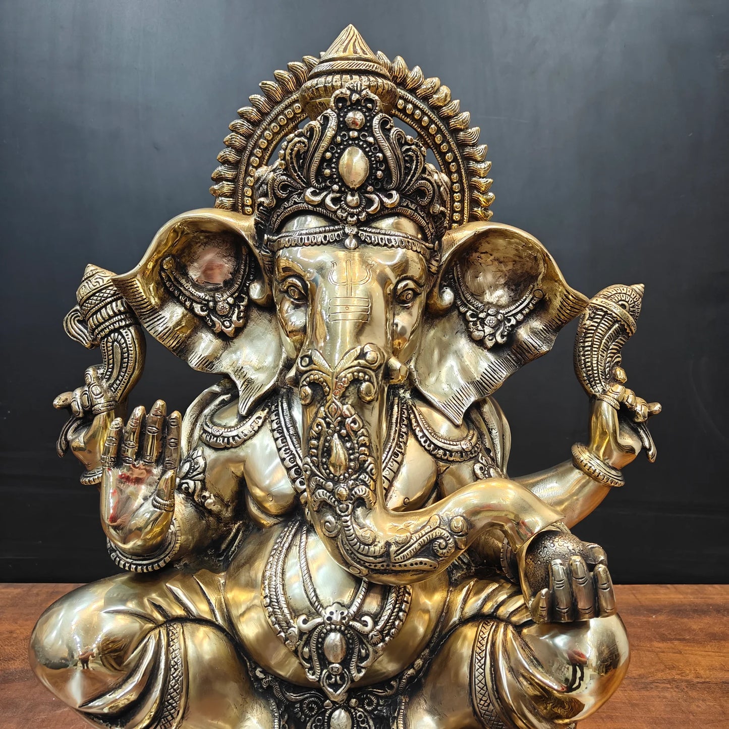 ब्रासोरा® वृंदावन वेणुगोपाल कृष्ण पीतल की प्रतिमा मोर के साथ | एंटीक नीला और सुनहरा रंग | ऊँचाई 20 इंच