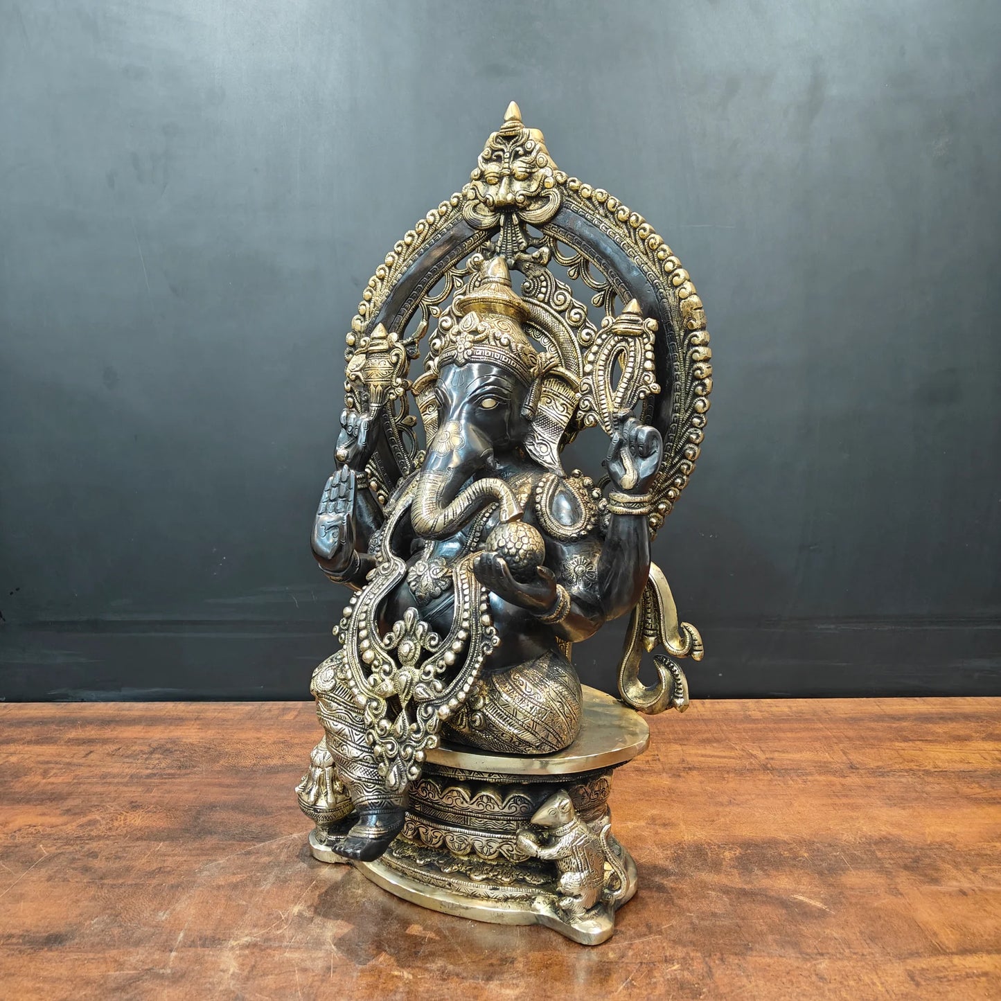 ब्रासोरा® वृंदावन वेणुगोपाल कृष्ण पीतल की प्रतिमा मोर के साथ | एंटीक नीला और सुनहरा रंग | ऊँचाई 20 इंच