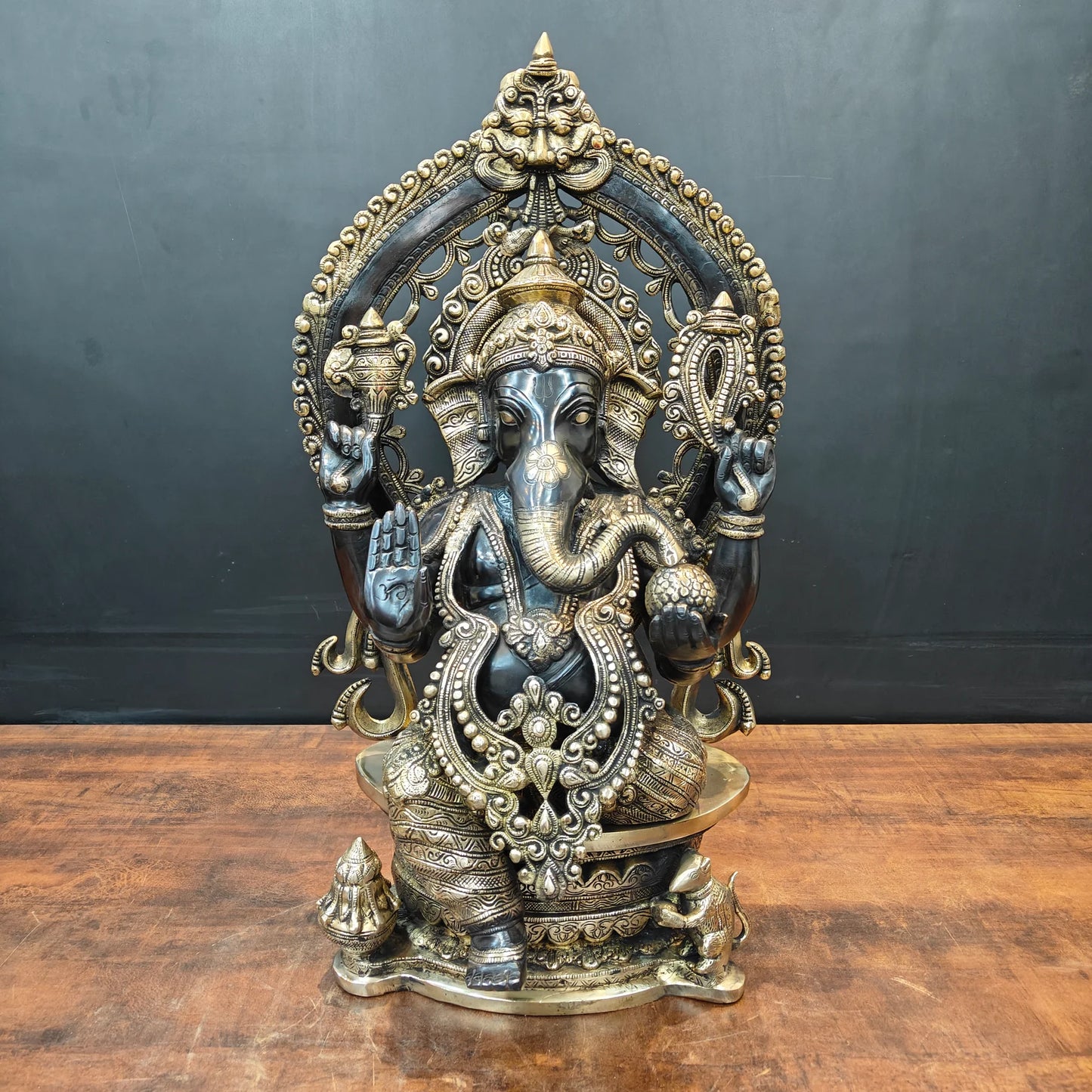 ब्रासोरा® वृंदावन वेणुगोपाल कृष्ण पीतल की प्रतिमा मोर के साथ | एंटीक नीला और सुनहरा रंग | ऊँचाई 20 इंच