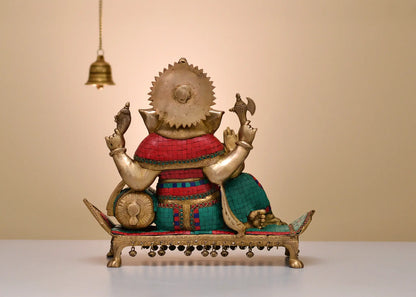 ब्रासोरा™ रिलैक्सिंग भगवान गणेश पेडस्टल पर | मीनाकारी जड़ाई के काम के साथ शुद्ध पीतल | ऊंचाई 16 इंच और वज़न 16.70 किलोग्राम