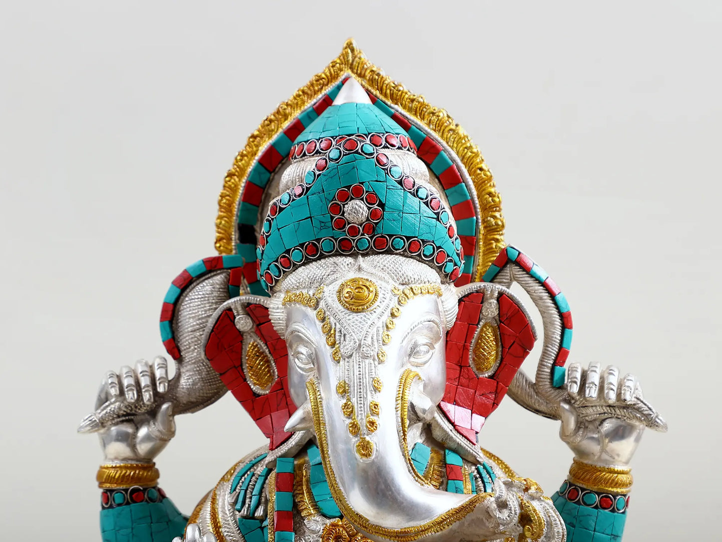 ब्रासौर™ चार भुजाओं वाले बैठे भगवान गणेश | उत्तम जड़ाई के काम के साथ सिल्वर फिनिश ब्रास | ऊंचाई 18 इंच और वज़न 17 किलोग्राम