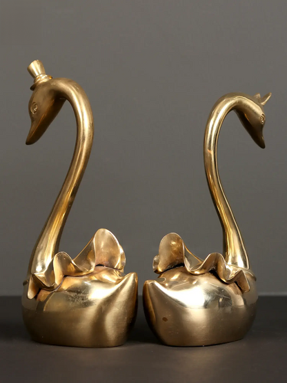 ब्रासौरा® हंस पीतल की मूर्तियों का जोड़ा | शुद्ध पीतल | ऊंचाई 7.3 इंच और वज़न 1.84 किलोग्राम