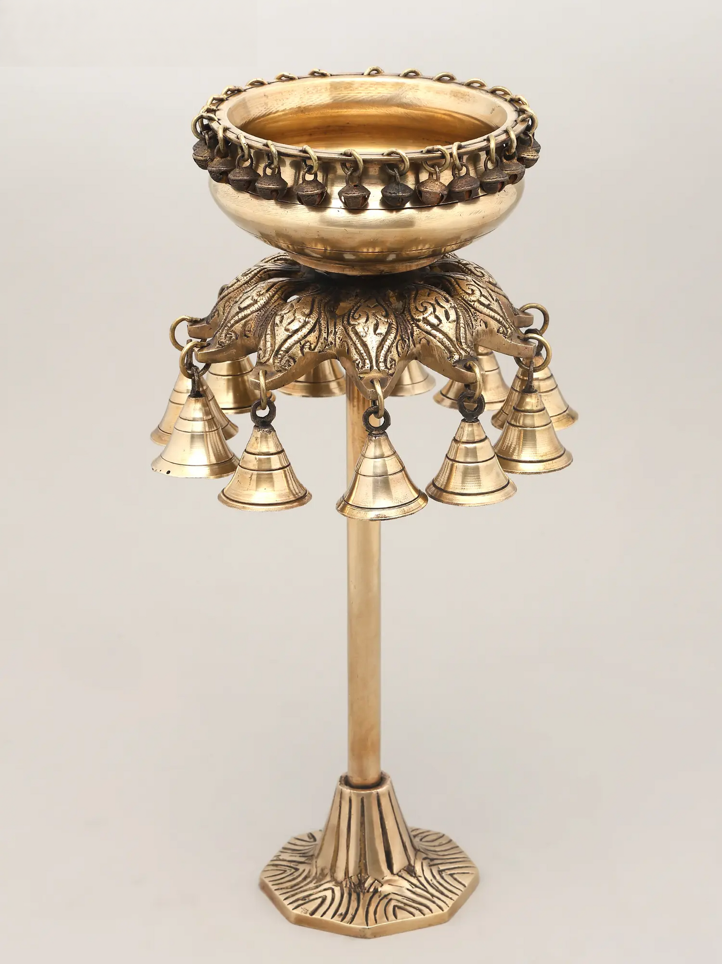 ब्रासौड़ा® ब्रास उर्ली बाउल हैंगिंग बेल्स स्टैंड के साथ | शुद्ध पीतल | ऊंचाई 16 इंच और वज़न 4.03 किलोग्राम