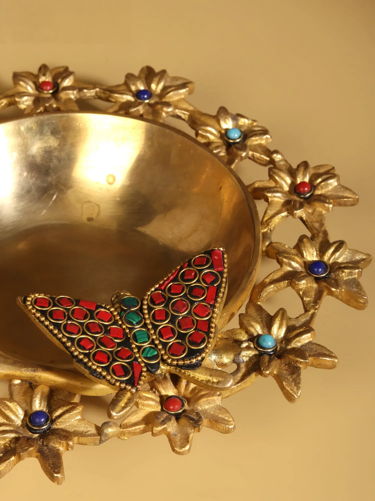 ब्रासुर्रा® ब्रास डेकोरेटिव बाउल जिसमें पक्षी और तितली इनले वर्क है | शुद्ध पीतल | ऊंचाई 2.8 इंच और वज़न 1.16 किलोग्राम