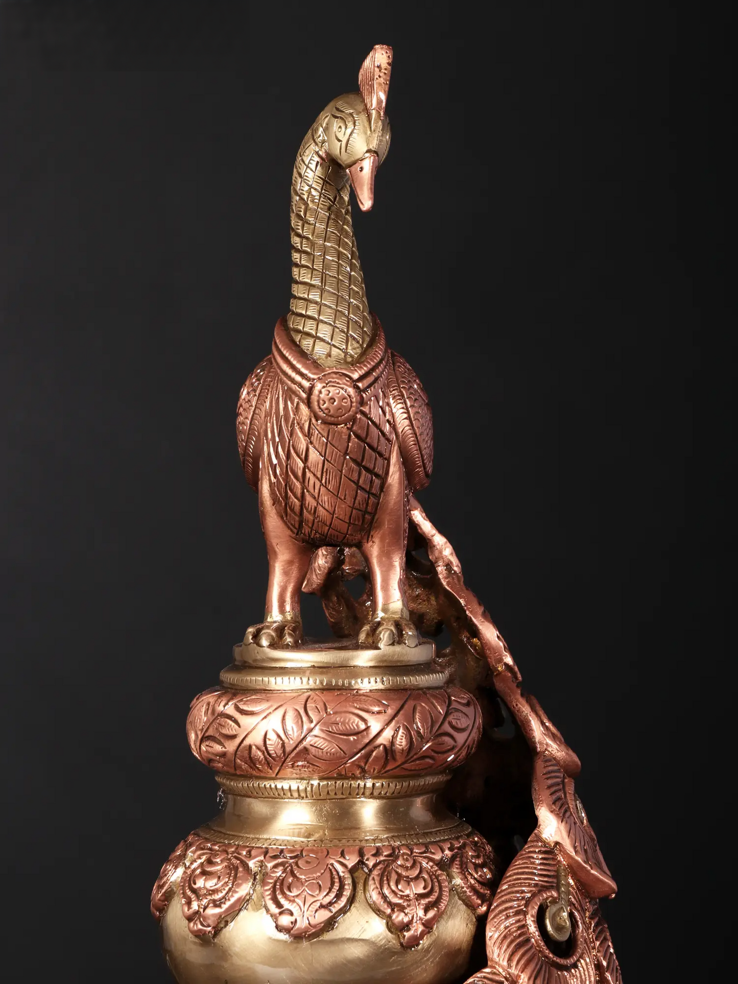 ब्रासॉरा® ब्रास मोर सजावटी प्रतिमा 24 कैरेट रोज़ गोल्ड फिनिश के साथ | शुद्ध पीतल | ऊंचाई 19.5 इंच और वज़न 8.25 किलोग्राम