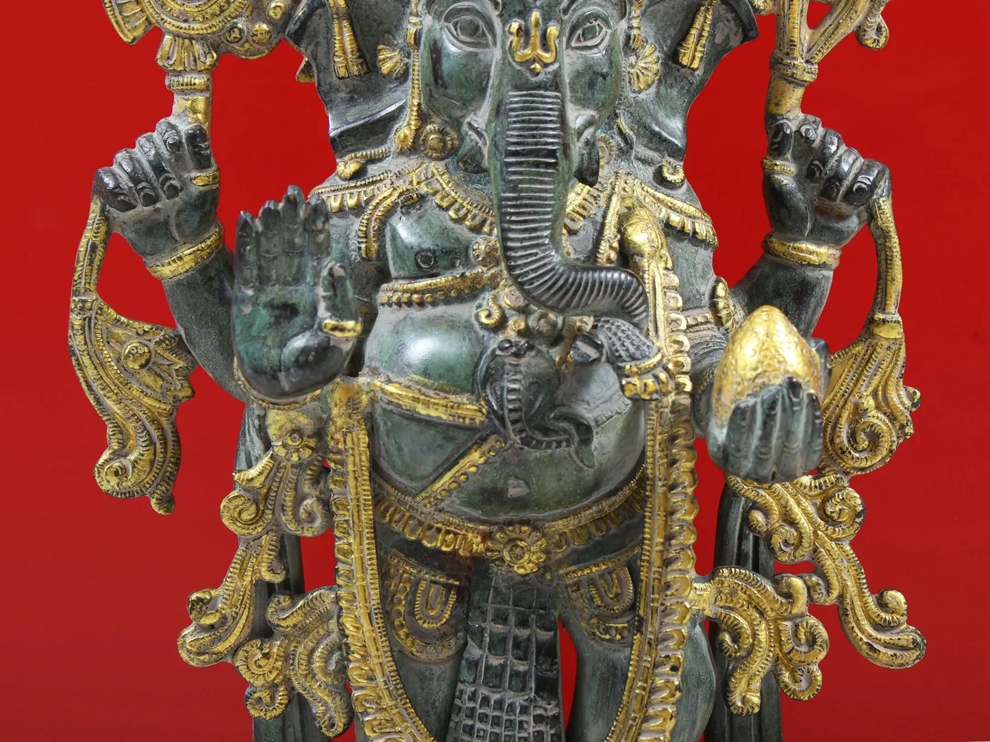 Brassaura™ भगवान गणेश की मूर्ति | जटिल विवरण वाली पीतल की मूर्ति | ऊंचाई 40.5 सेमी और वजन 8 किलोग्राम