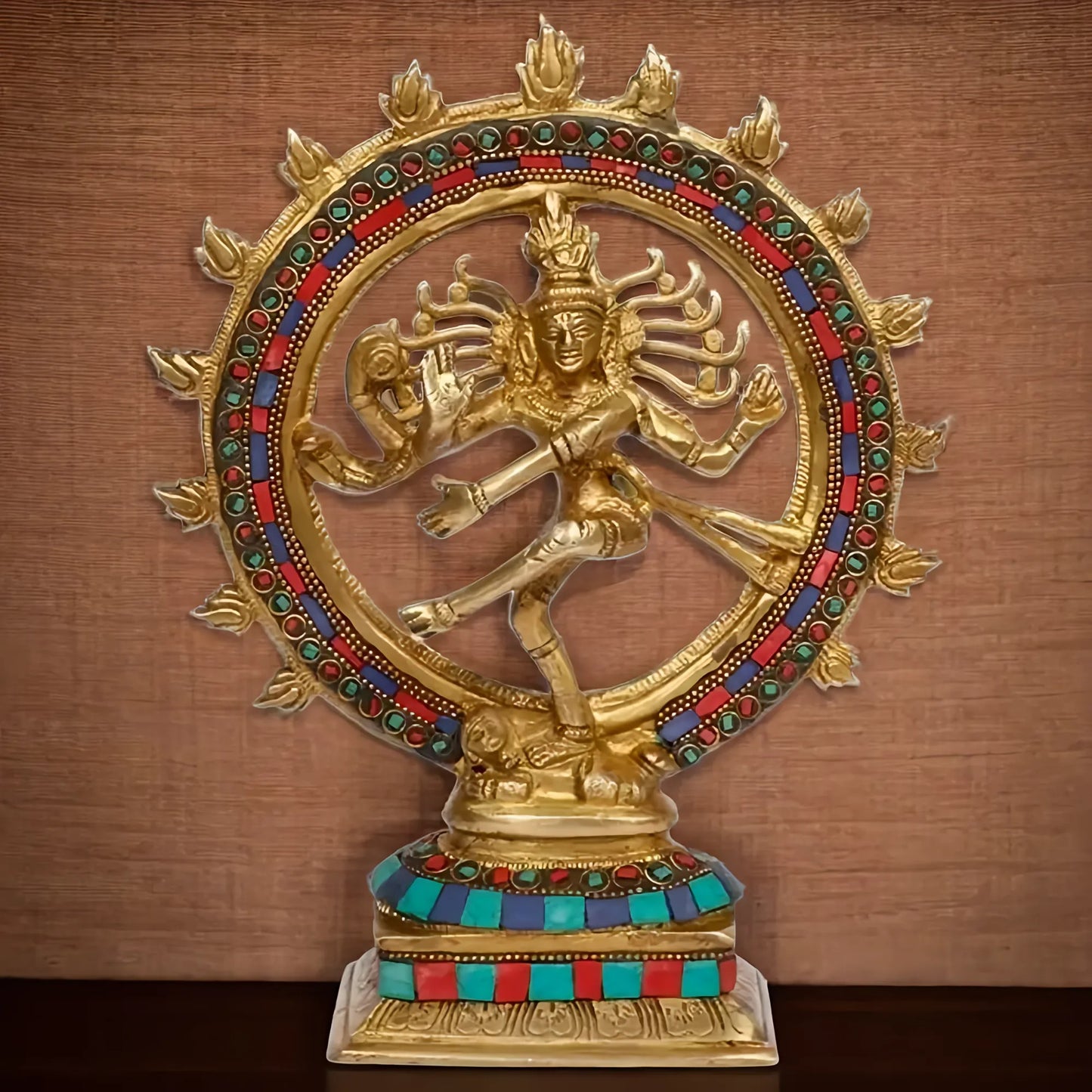 ब्रास्सोरा™ रत्न जड़ा काम किया हुआ गोल्डन फ़िनिश डांसिंग नटराज पीतल की मूर्ति | ऊंचाई 9.5 इंच और वज़न 1.7 किलोग्राम