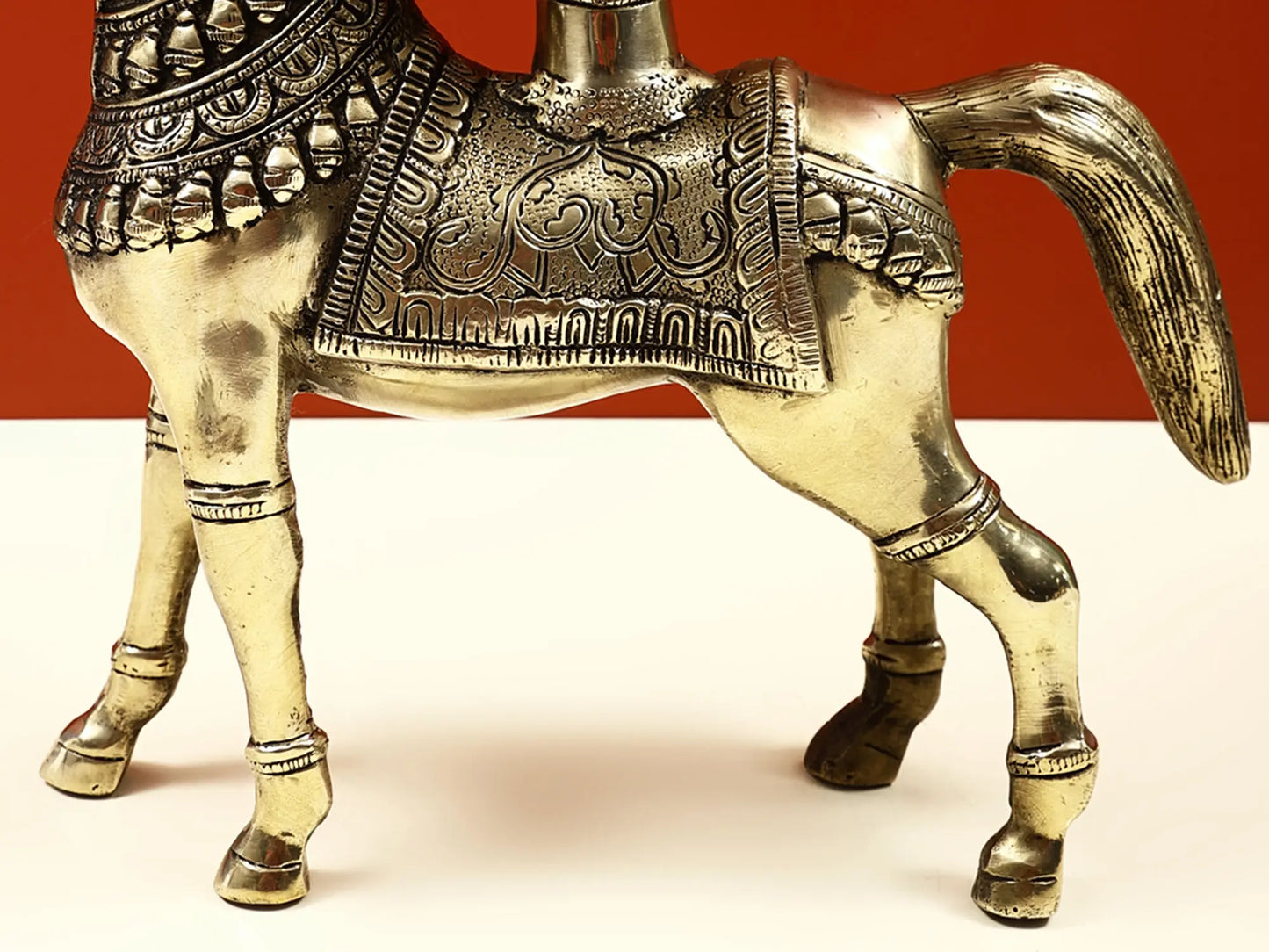 ब्रासोरा® रॉयल हॉर्स ब्रास अर्ली हैंगिंग बेल्स के साथ | शुद्ध पीतल | ऊंचाई 12 इंच और वजन 5.12 किलोग्राम