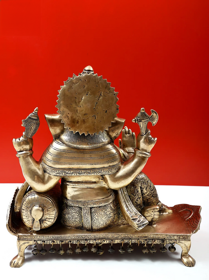 ब्रासौर्रा™ चौकी पर लेटे भगवान गणेश | शुद्ध पीतल की बैठी हुई मूर्ति | ऊंचाई 16 इंच
