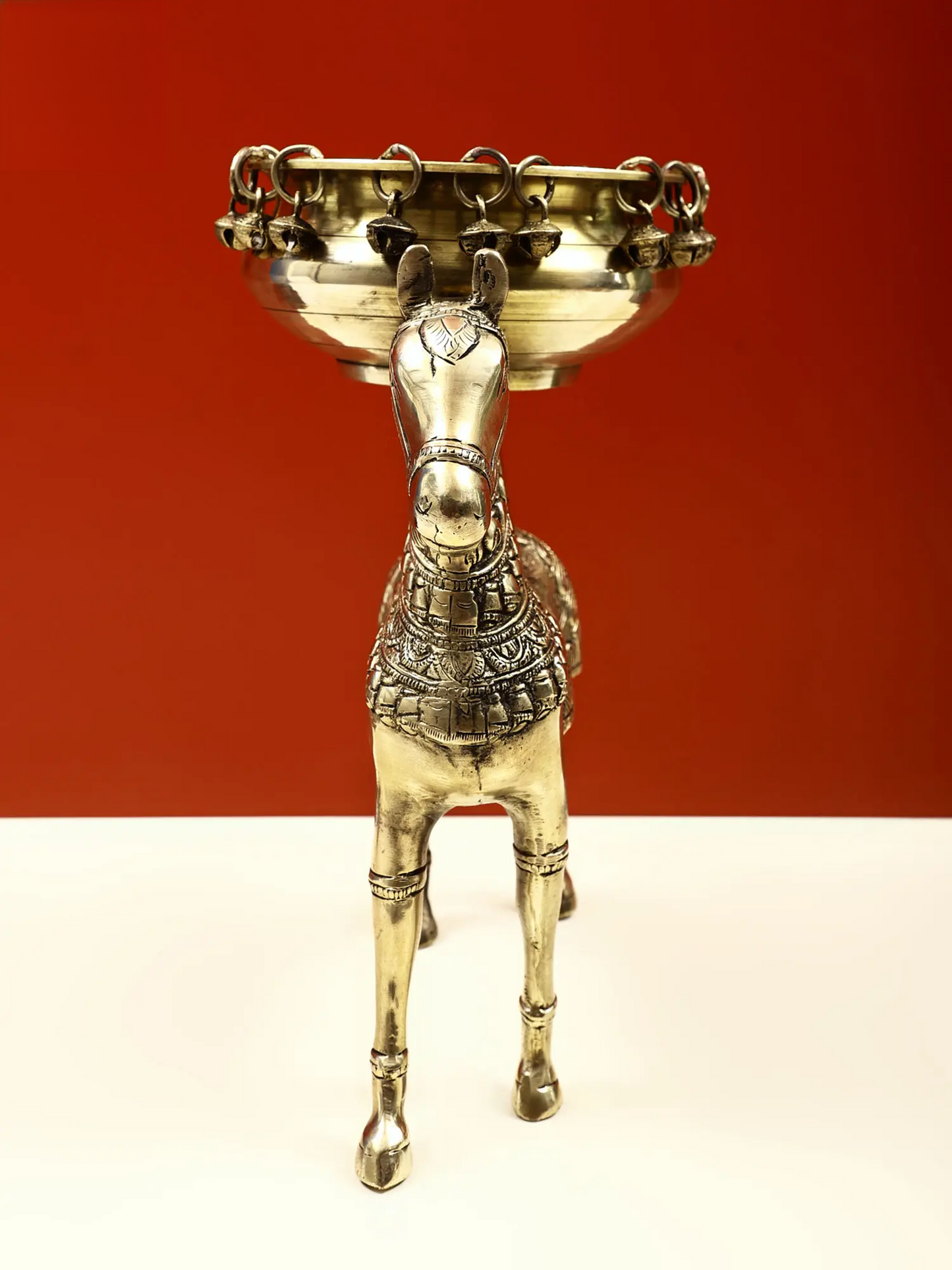 ब्रासोरा® रॉयल हॉर्स ब्रास अर्ली हैंगिंग बेल्स के साथ | शुद्ध पीतल | ऊंचाई 12 इंच और वजन 5.12 किलोग्राम