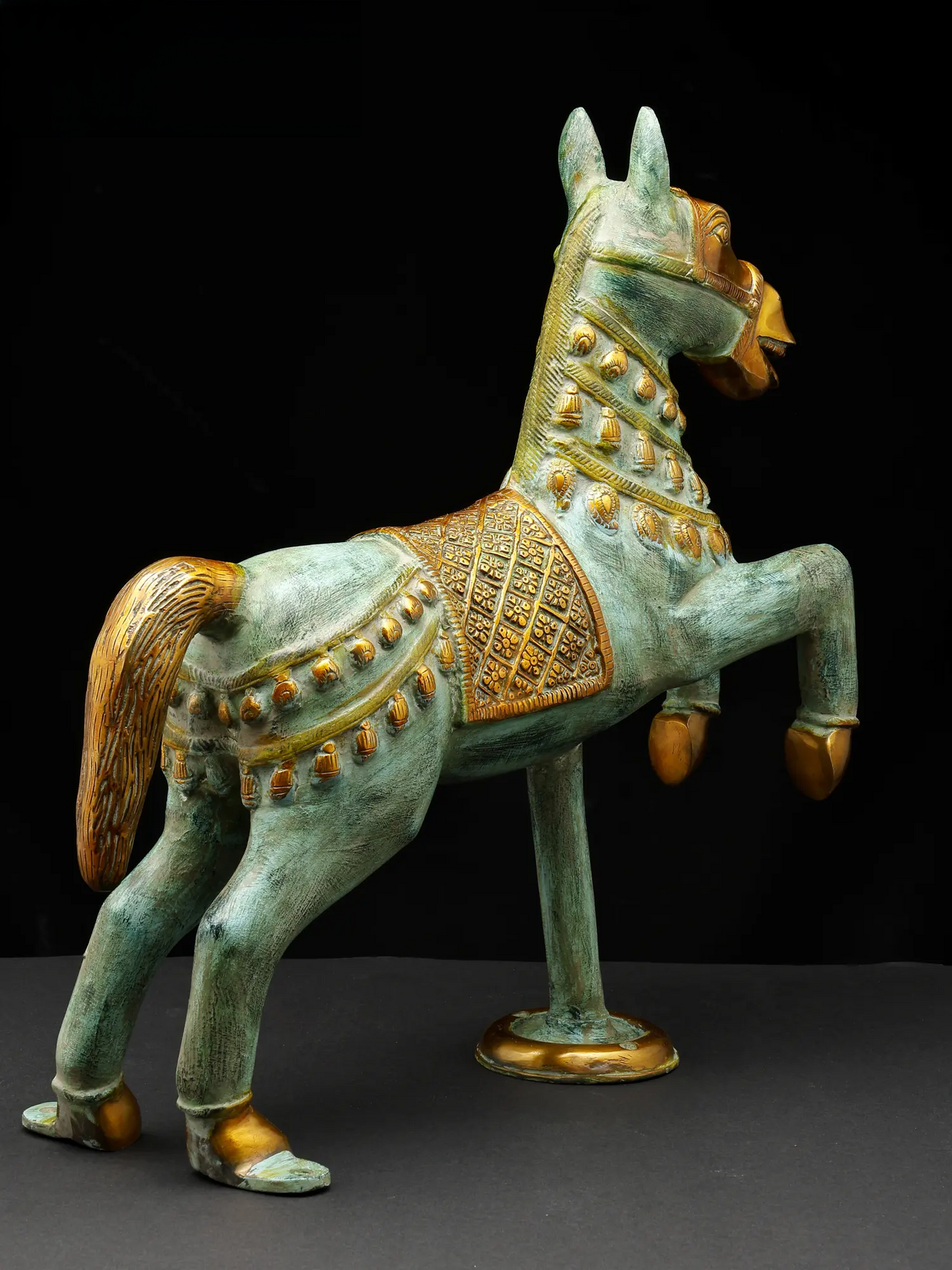 ब्रासौर® पीतल की सजावटी घोड़े की मूर्ति | शुद्ध पीतल | ऊंचाई 17.5 इंच और वज़न 9.55 किलोग्राम