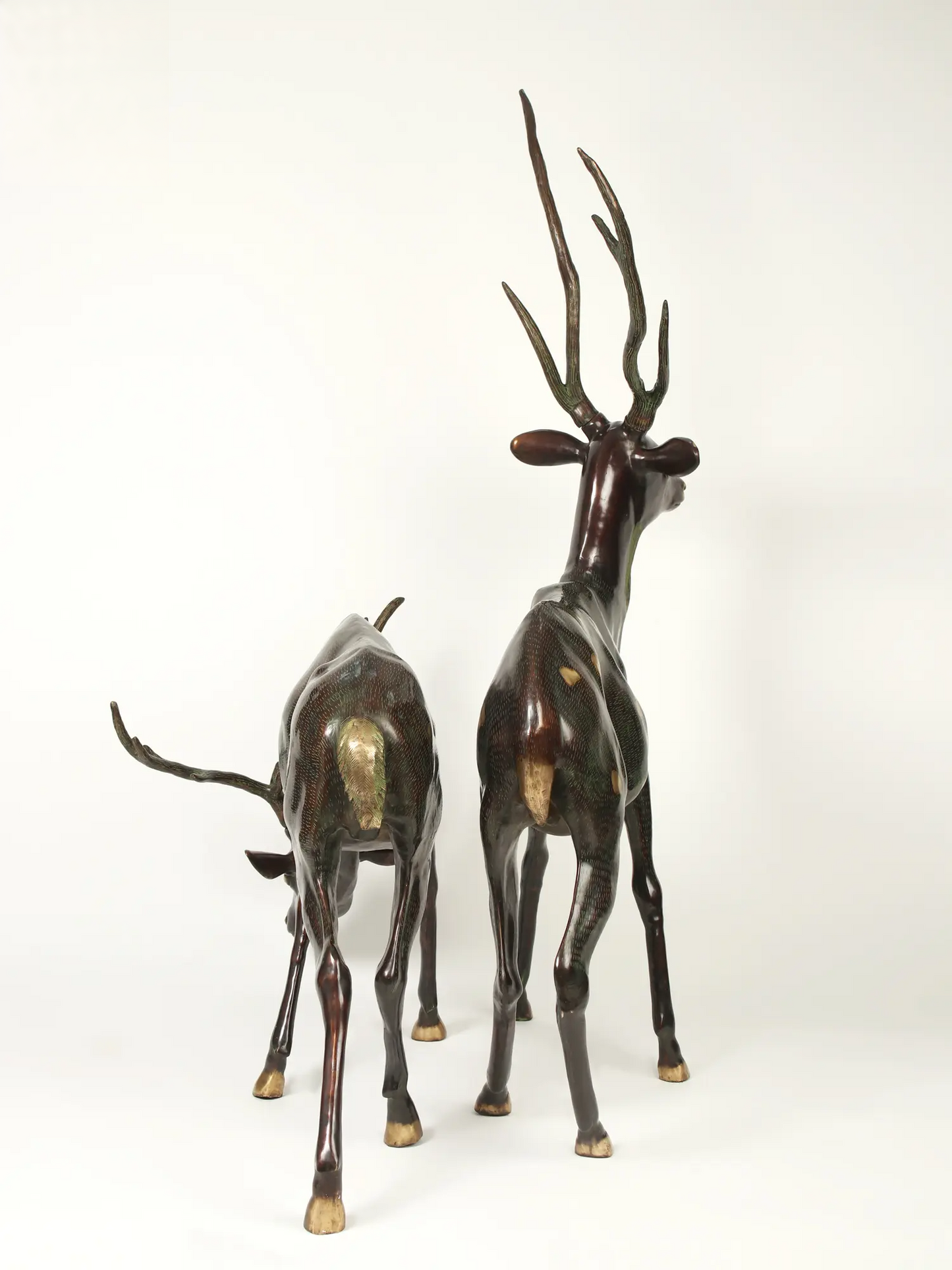 ब्रासुरा® बड़े हिरण के पीतल के मूर्तियों का जोड़ा | शुद्ध पीतल | ऊँचाई 63.8 इंच और वज़न 98.15 किग्रा