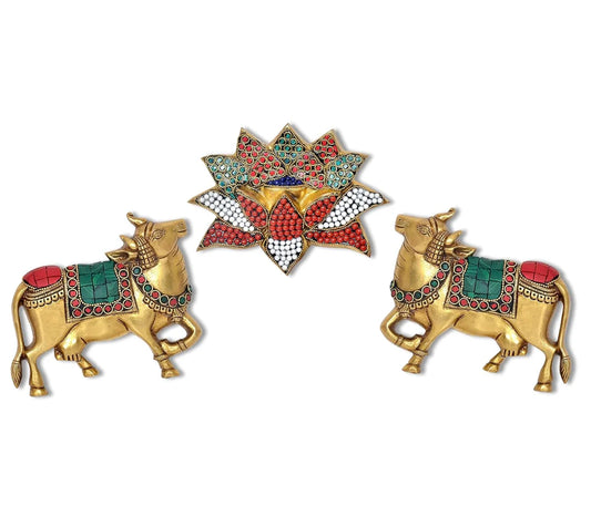 Brassaura® Brass Kamdhenu Cow with Lotus Flower Wall Hanging with Traditional Handcrafted Multi-Tone Finish | Pure Superfine Brass Handcrafted Murti | Brass Statue for Home Temple, Pooja Room | Height 5 Inches | Weight 0.8 Kgs