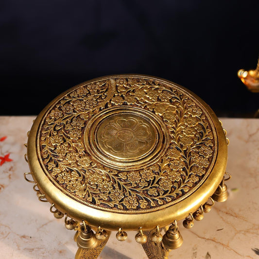 सुंदर पीतल की स्टूल - 11.5 इंच शुद्ध हस्तनिर्मित पूजा चौकी