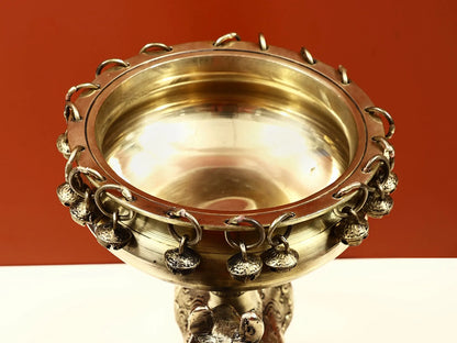 ब्रासोरा® रॉयल हॉर्स ब्रास अर्ली हैंगिंग बेल्स के साथ | शुद्ध पीतल | ऊंचाई 12 इंच और वजन 5.12 किलोग्राम