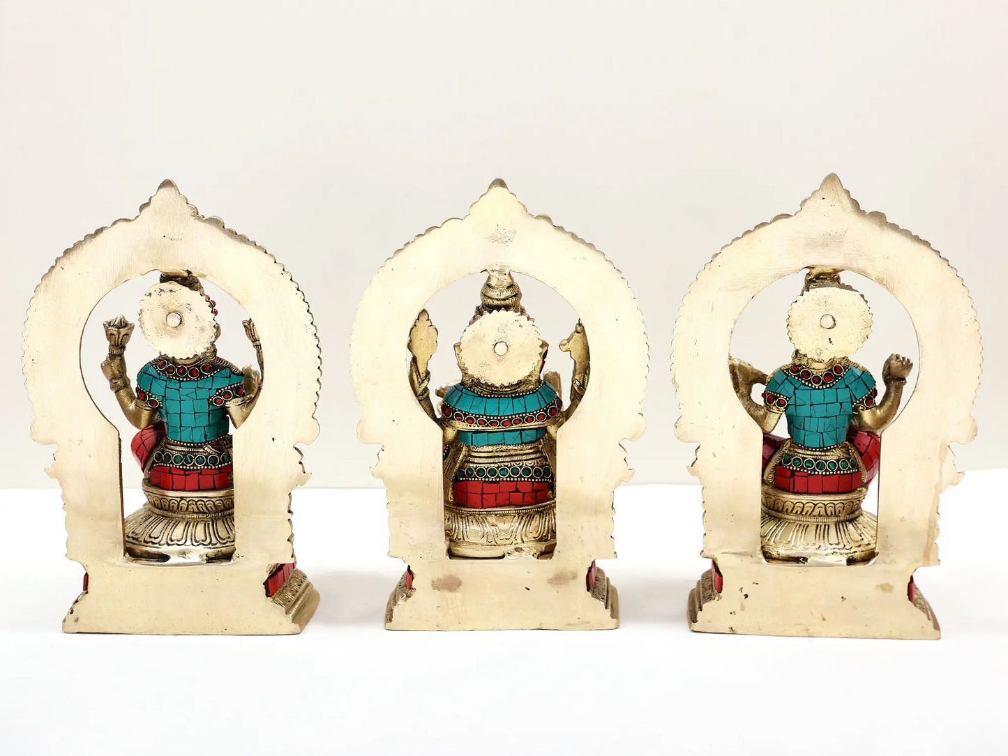 Brassaura™ ब्रास गणेश लक्ष्मी सरस्वती (जीएलएस) सेट | मीनाकारी इनले वर्क के साथ शुद्ध ब्रास | ऊंचाई 10 इंच और वज़न 9.48 किलोग्राम