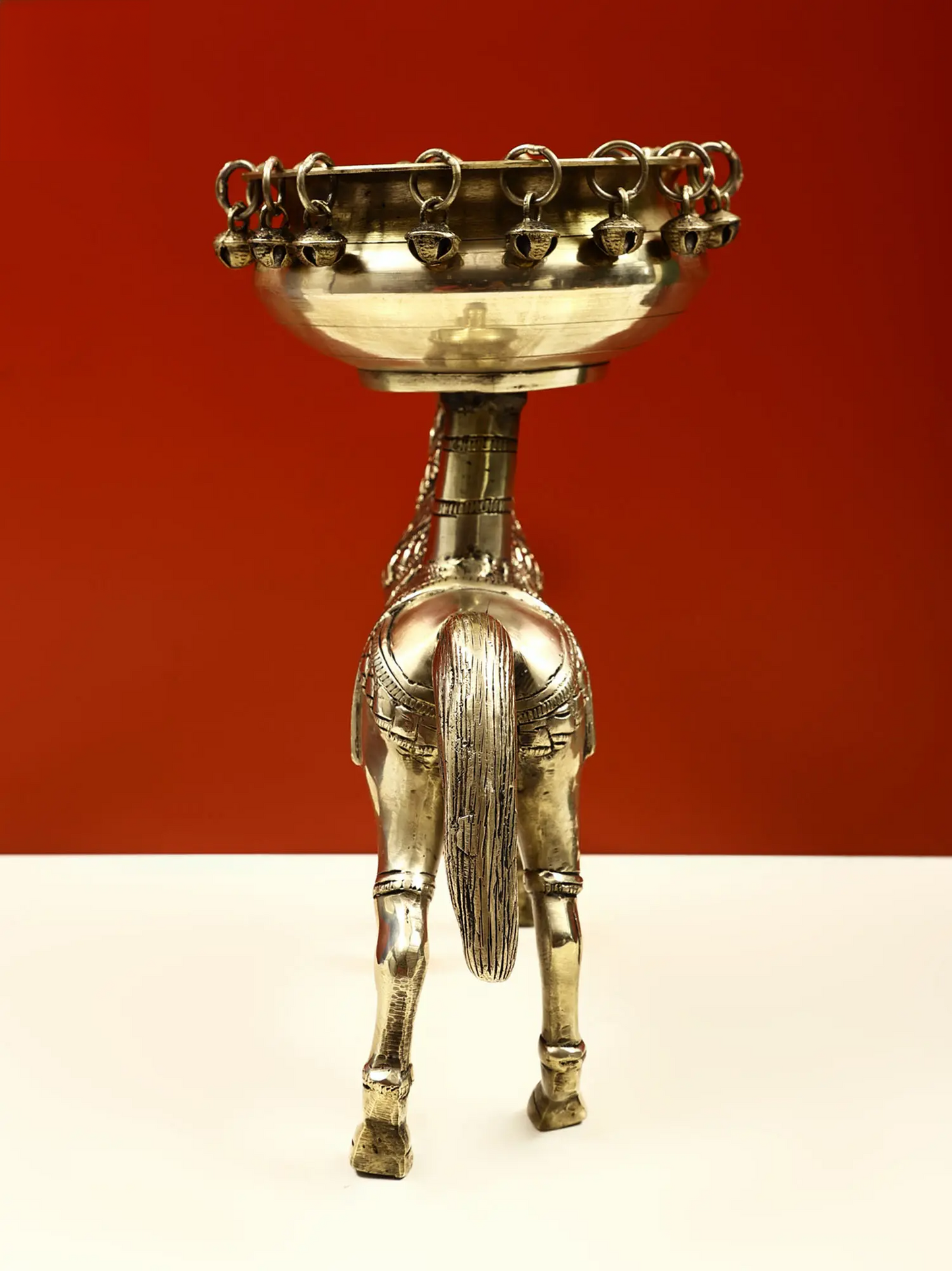 ब्रासोरा® रॉयल हॉर्स ब्रास अर्ली हैंगिंग बेल्स के साथ | शुद्ध पीतल | ऊंचाई 12 इंच और वजन 5.12 किलोग्राम