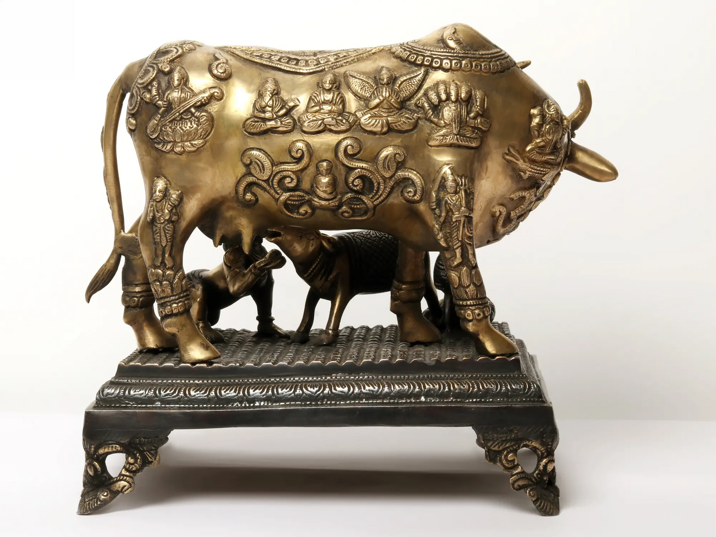 ब्रासौर® पीतल गाय और बछड़े की मूर्ति | ऊंचाई 12.01 इंच और वज़न 14.21 किग्रा