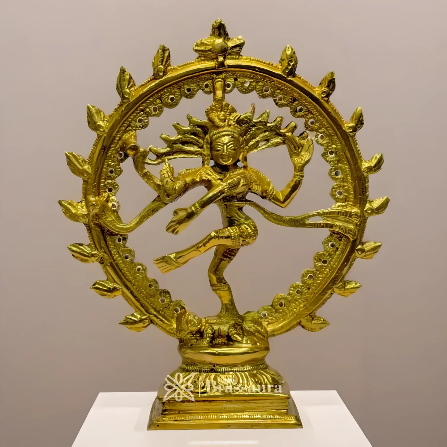 ब्रसौड़ा™ गोल्डन फ़िनिश नृत्य करती नटराज पीतल की मूर्ति | ऊंचाई 6.7 इंच और वज़न 0.55 किलोग्राम