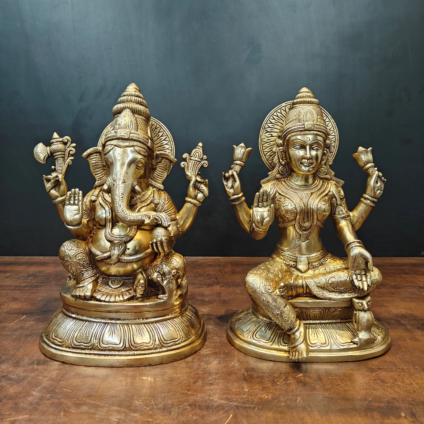 ब्रासोरा® वृंदावन वेणुगोपाल कृष्ण पीतल की प्रतिमा मोर के साथ | एंटीक नीला और सुनहरा रंग | ऊँचाई 20 इंच