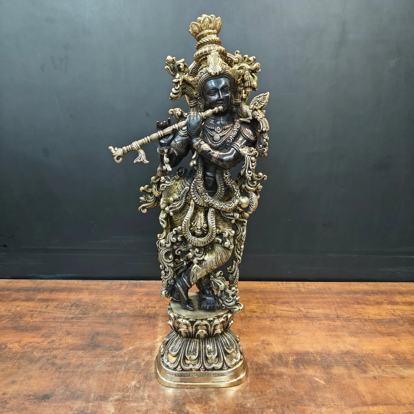 Brassaura® Brass Lord Krishna Playing Flute Idol | Handcrafted Standing Krishna Murti for Home Temple, Living Room & Office Décor | Antique Dual Tone Finish | Premium Brass Statue | 29 Inches | 16 Kg