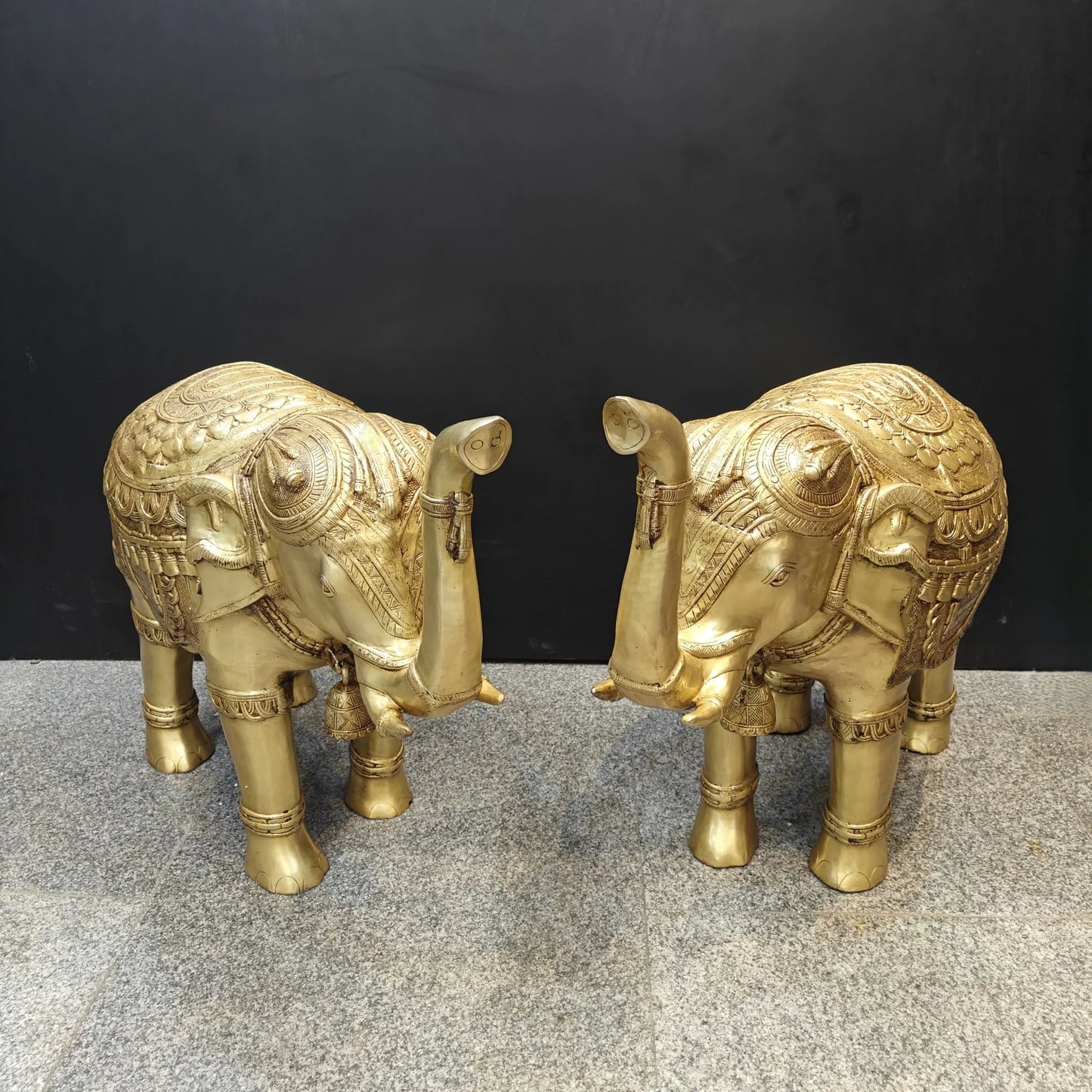 Brassaura® 26 Inch Brass Elephant Pair | Handcrafted Decorative Elephant Statues for Home Entrance, Living Room & Vastu Décor | Antique Finish | 96 Kg
