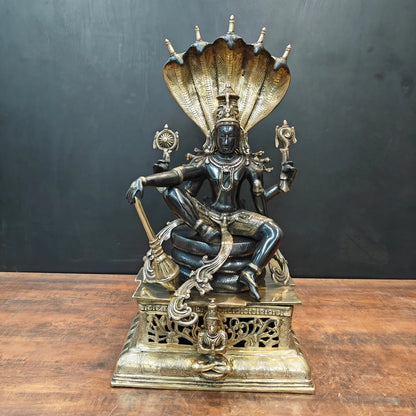 ब्रासोरा® वृंदावन वेणुगोपाल कृष्ण पीतल की प्रतिमा मोर के साथ | एंटीक नीला और सुनहरा रंग | ऊँचाई 20 इंच